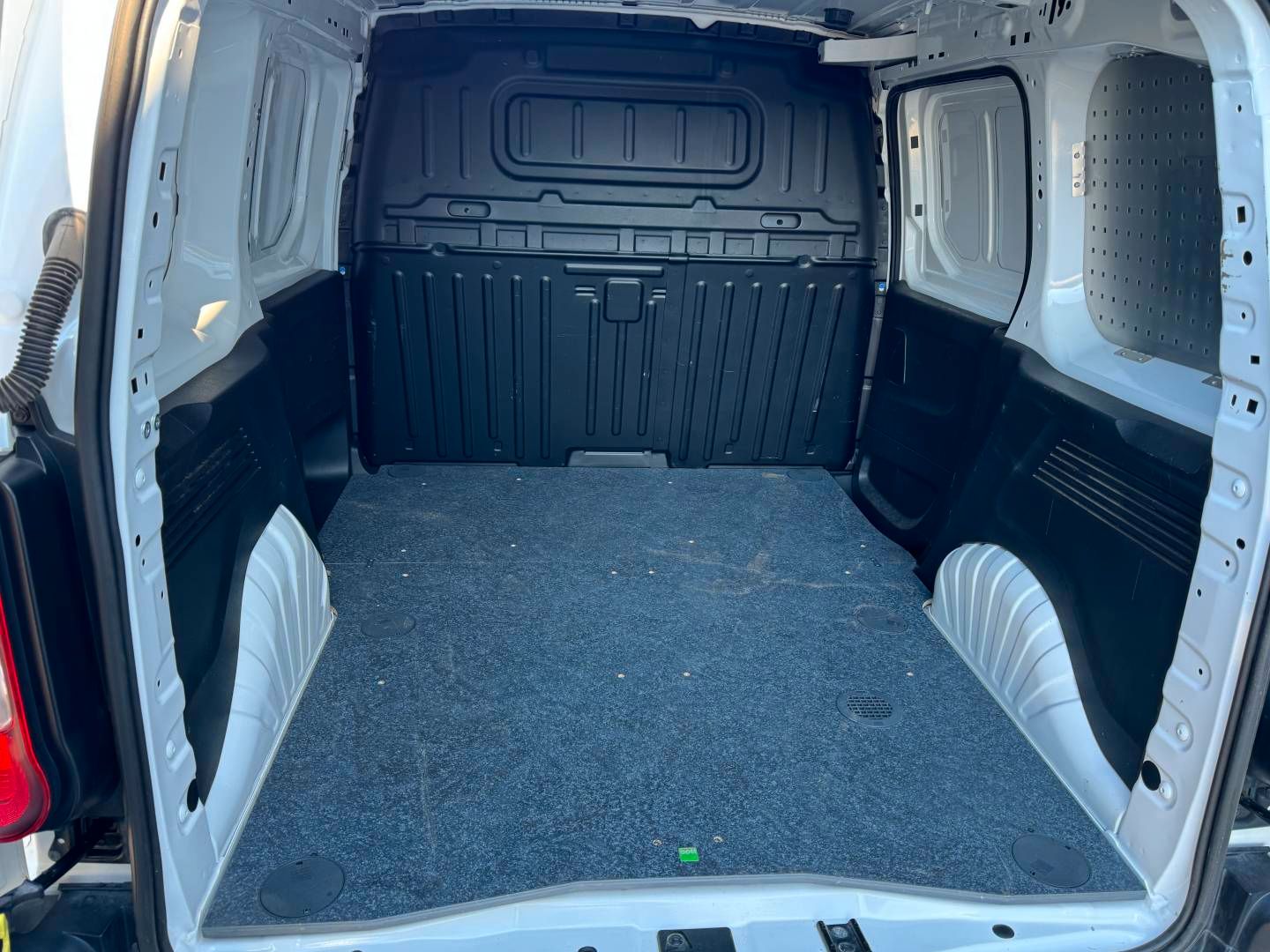 Opel COMBO CARGO 1.5D AT8 - Samsaru's Car Outlet