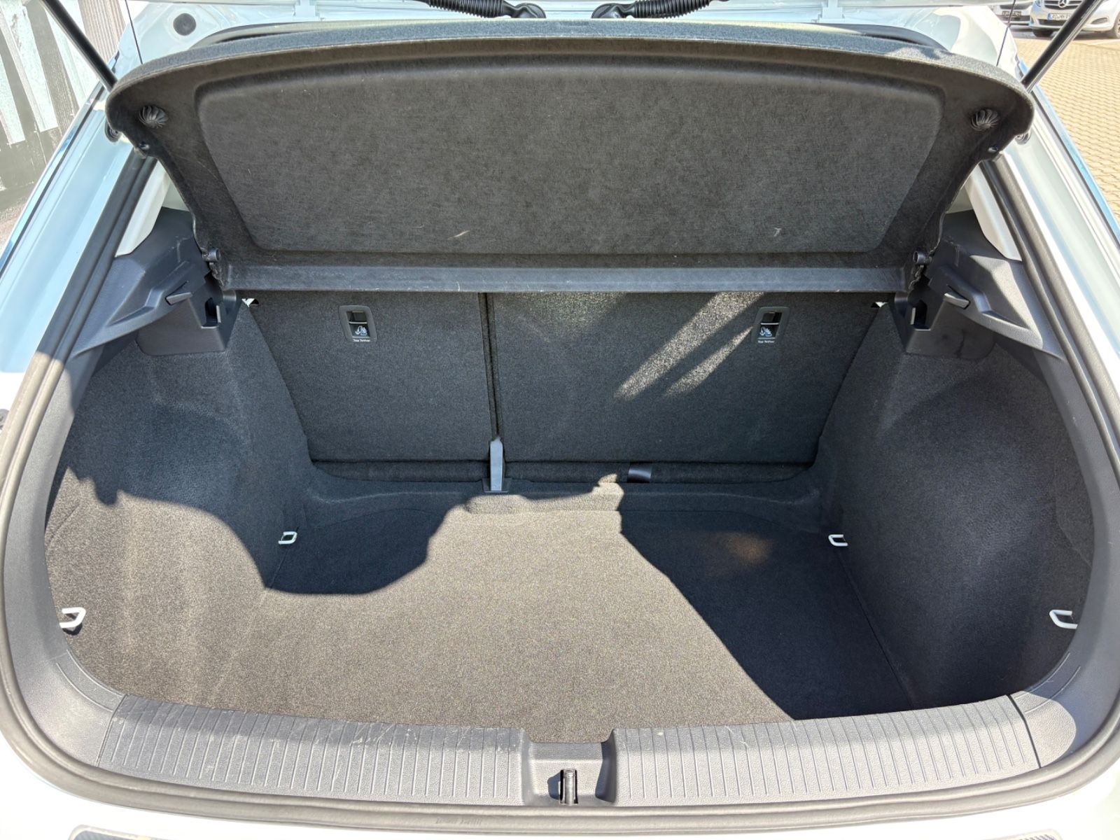 Volkswagen T-Roc - Samsaru's Car Outlet