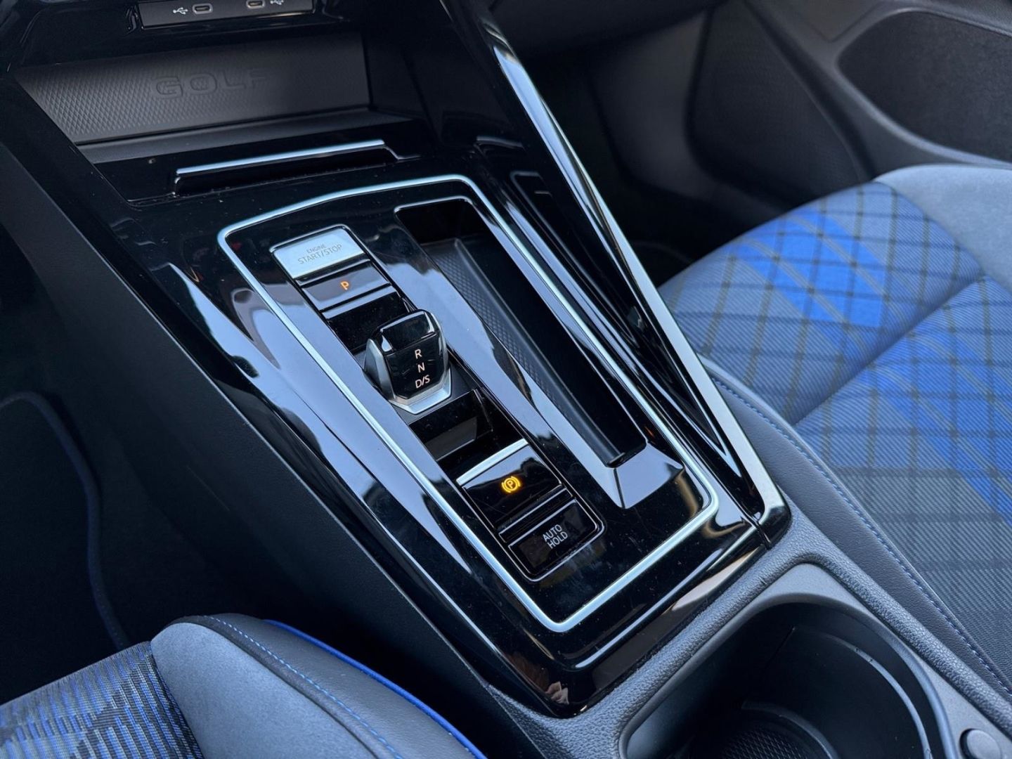 Volkswagen Golf VIII R 2.0 TSI 4Motion - Samsaru's Car Outlet