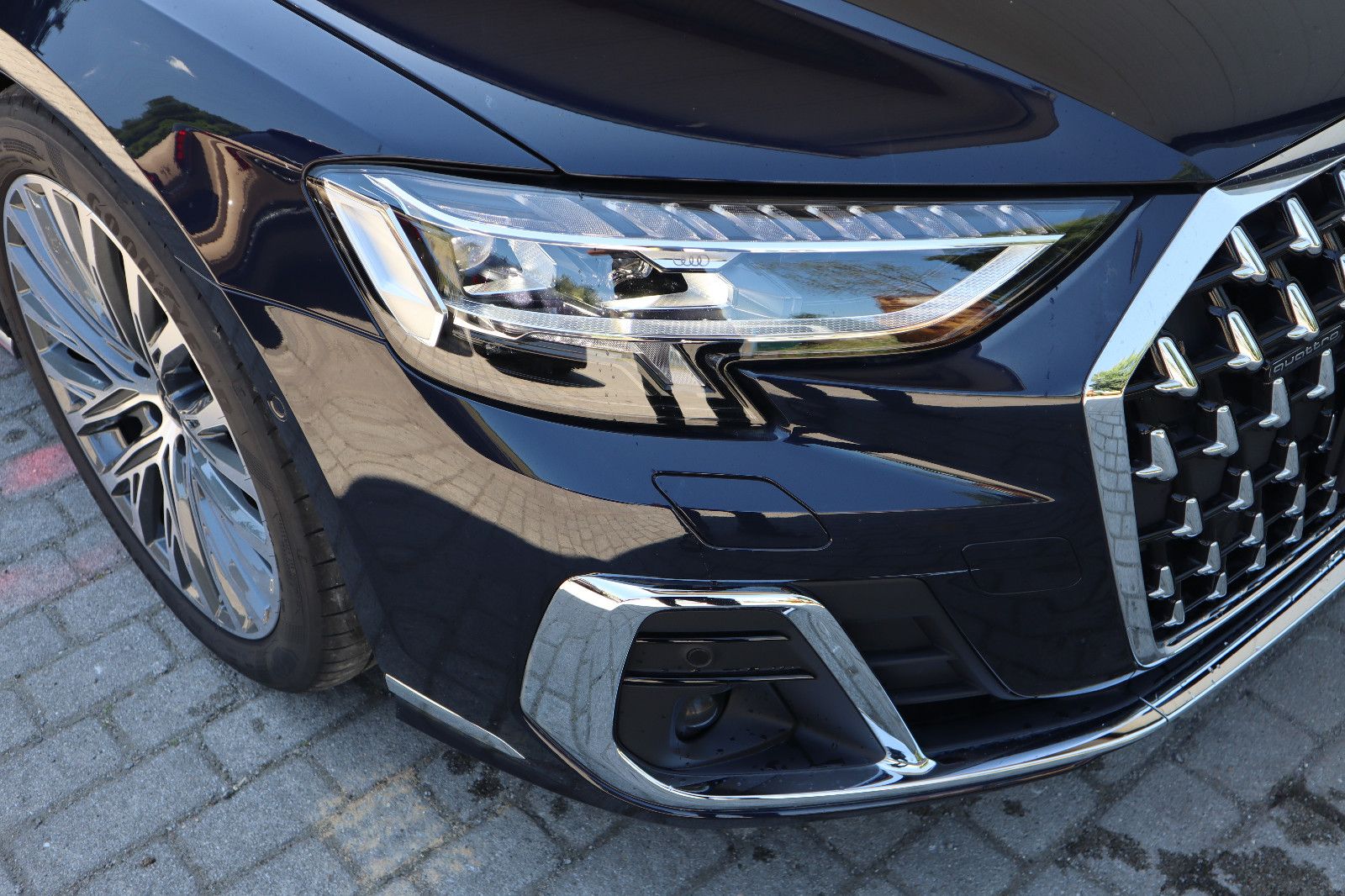 Audi A8L 60 TFSI e lang exclusive S-Line - Samsaru's Car Outlet