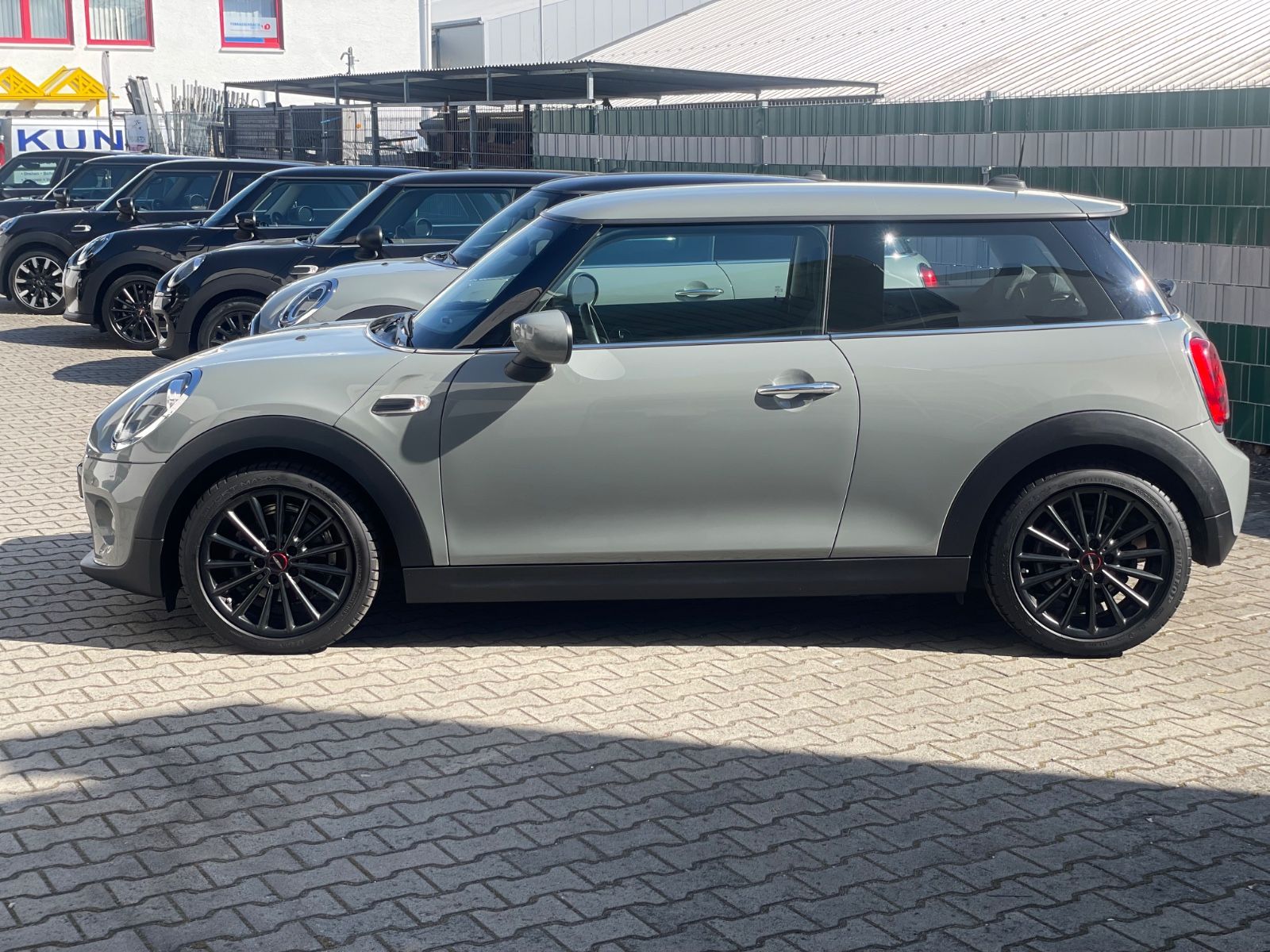 MINI Cooper - Samsaru's Car Outlet