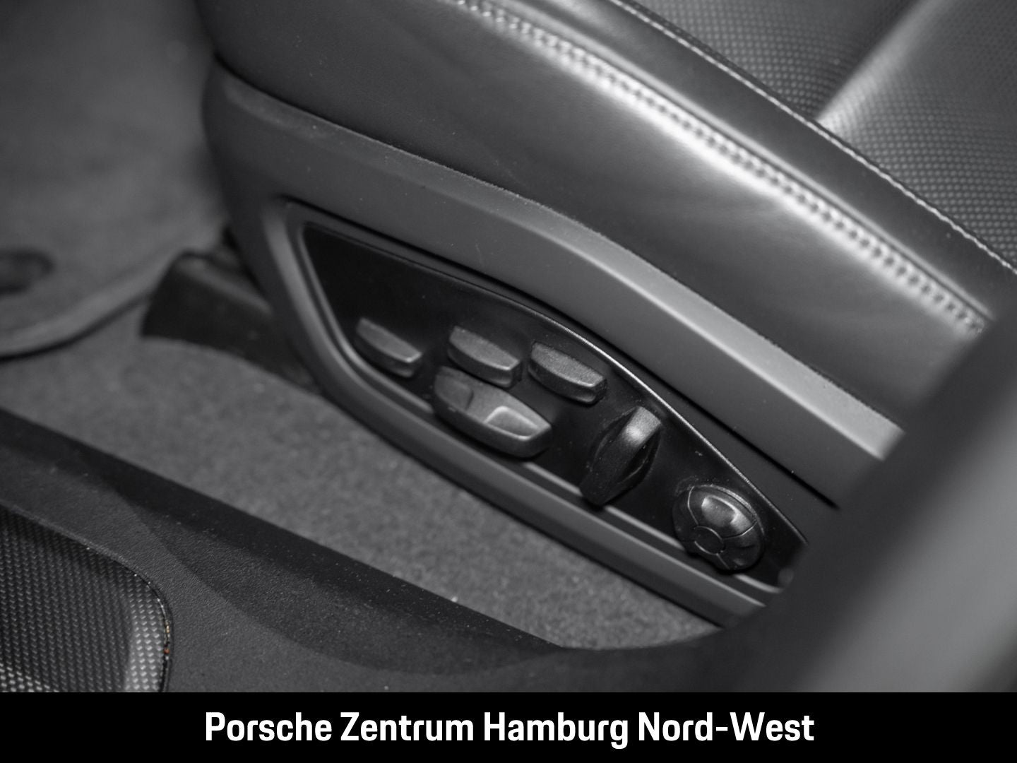 Porsche Taycan Turbo S LED-Matrix InnoDrive Head-Up