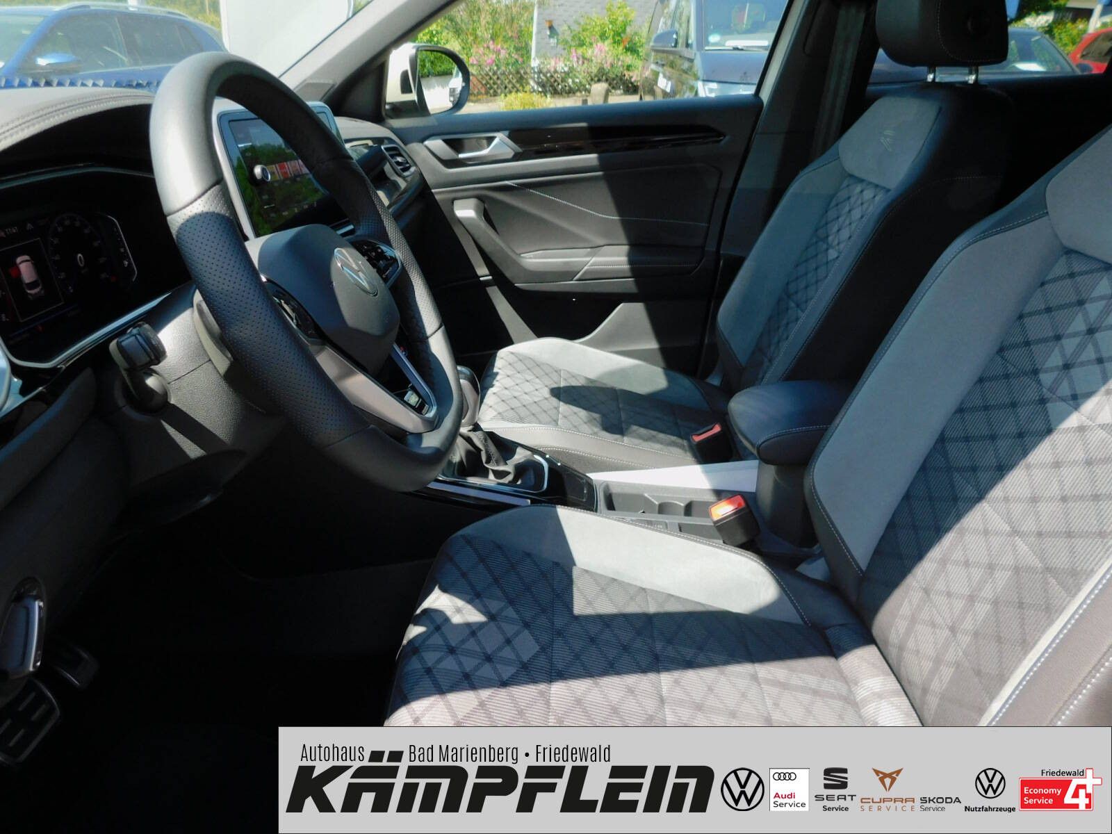 Volkswagen T-Roc R-Line 1.5TSI DSG - Samsaru's Car Outlet