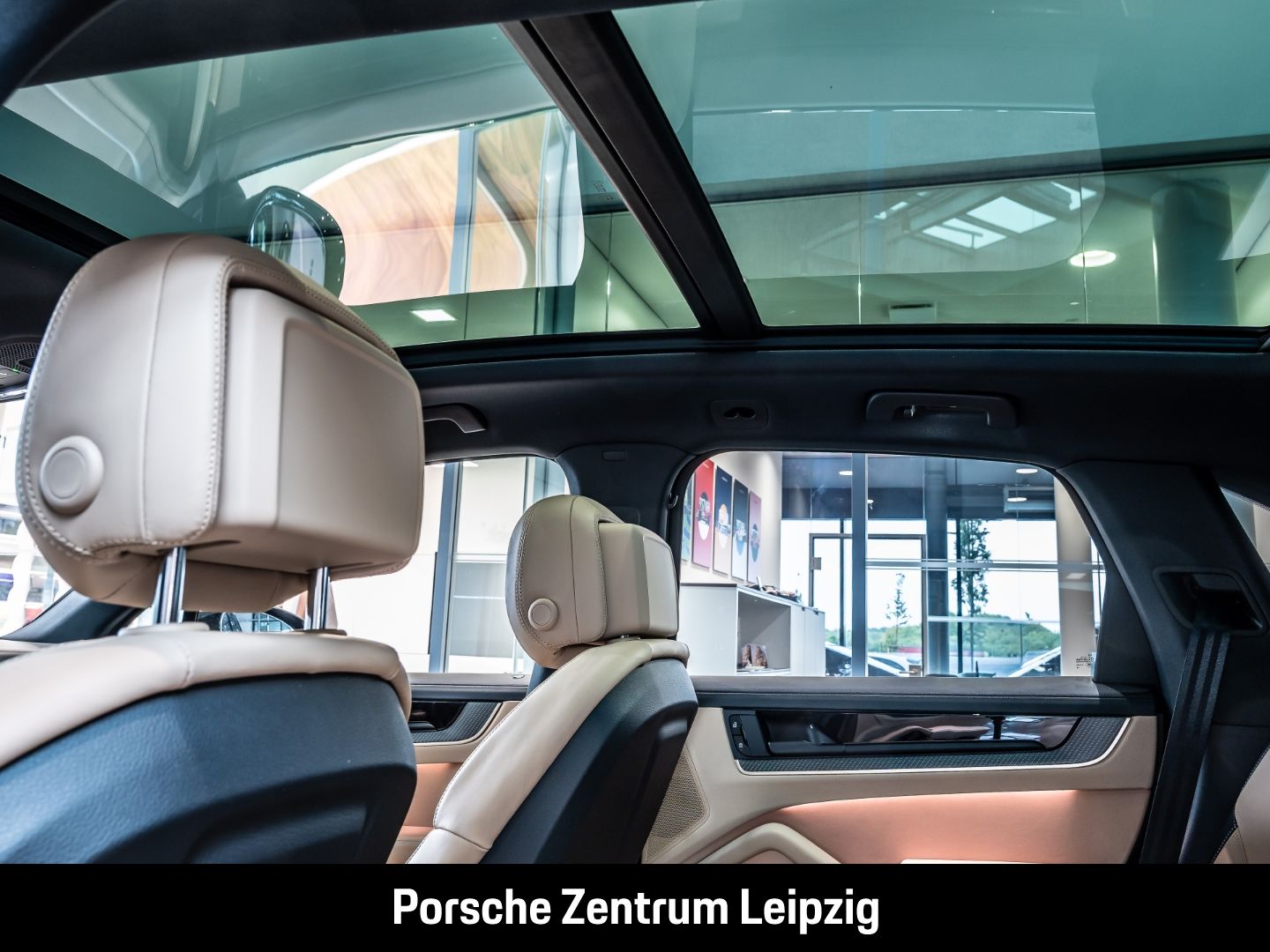 Porsche Cayenne E-Hybrid Dunkelolive Massage Sportabgas