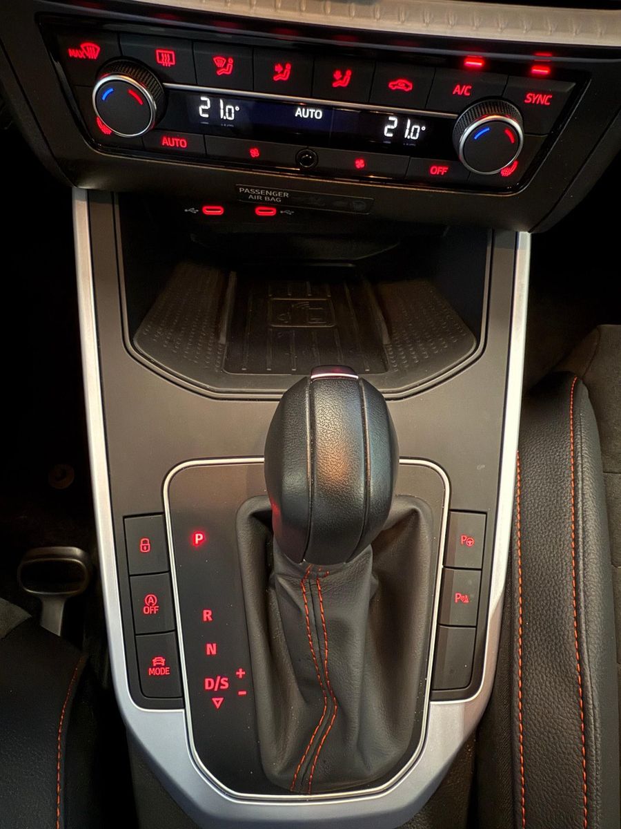 Seat Arona FR 1.0 TSI DSG AHK ACC NAVI LED ALCANTARA
