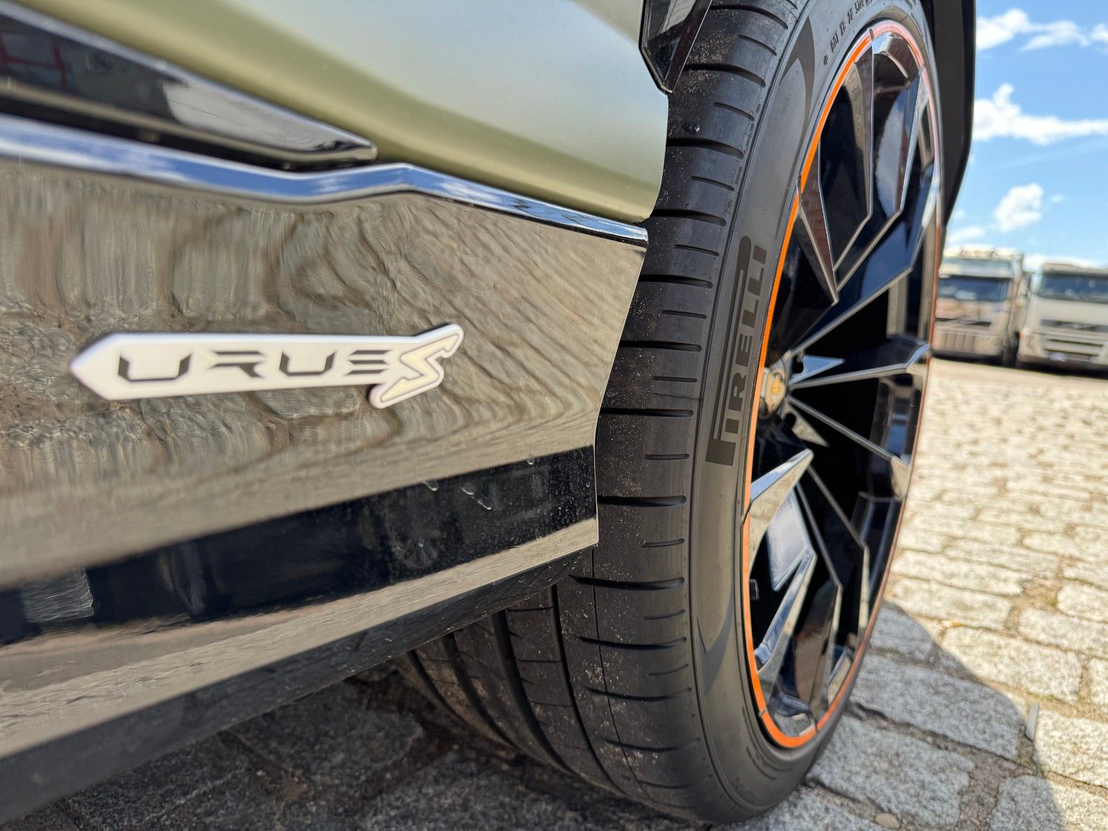 Lamborghini Urus 4.0 V8 S - Samsaru's Car Outlet