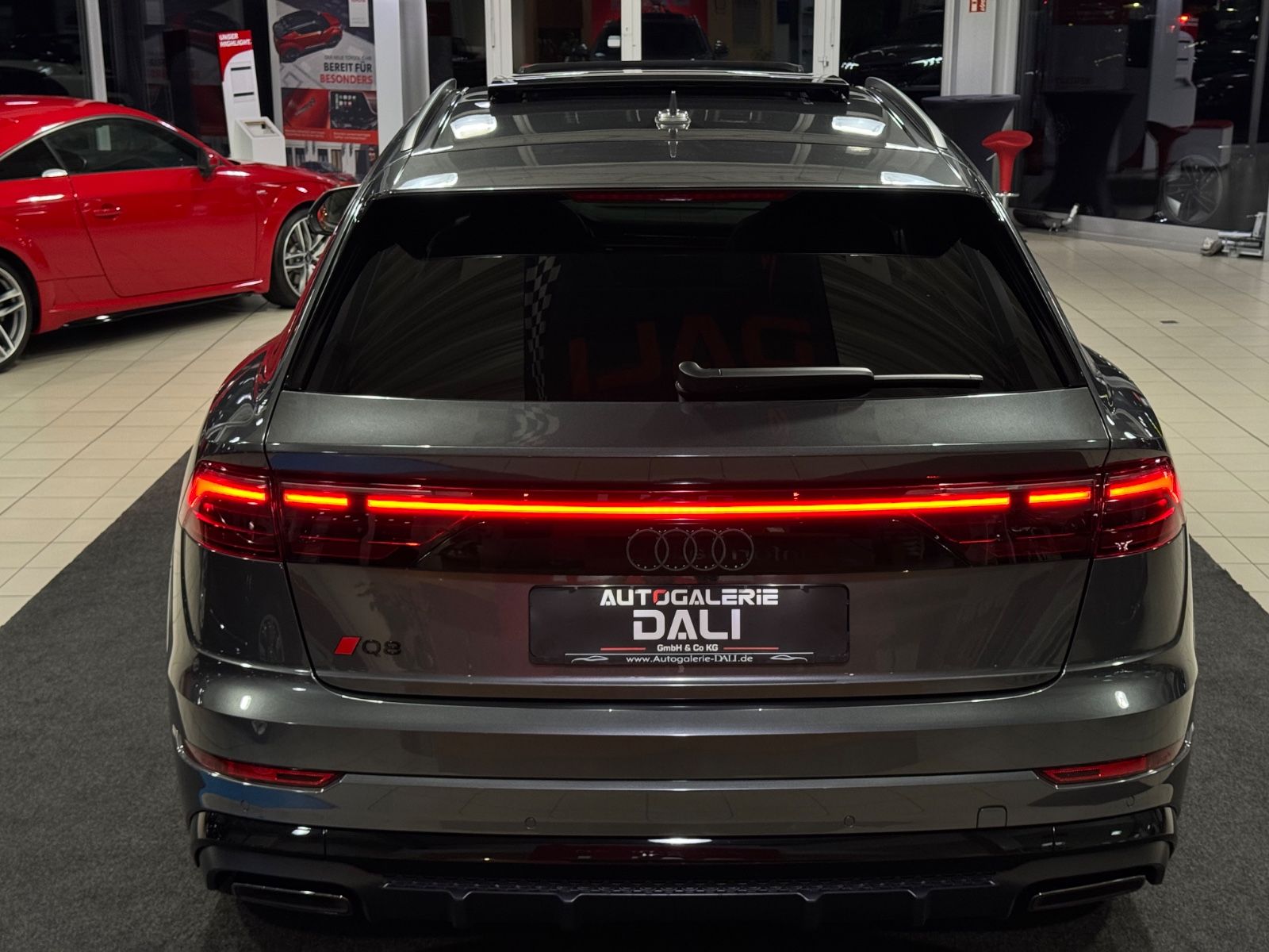 Audi Q8 50 TDI quattro S-LINE - Samsaru's Car Outlet