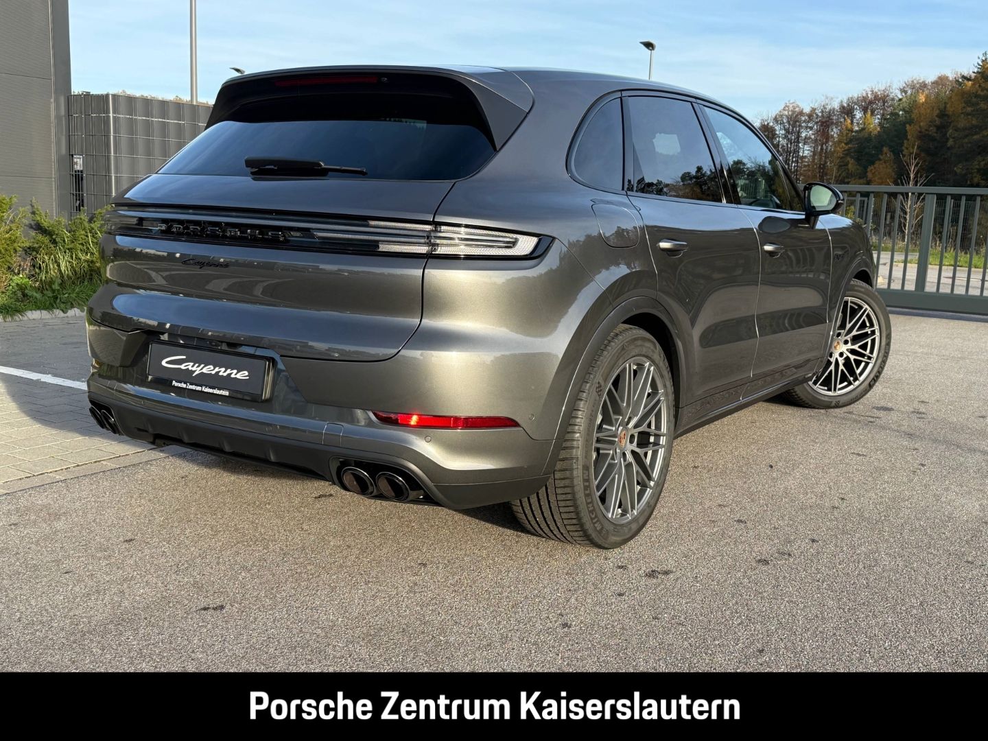Porsche Cayenne E-Hybrid Black Edition HA-Lenkung 21-Zol