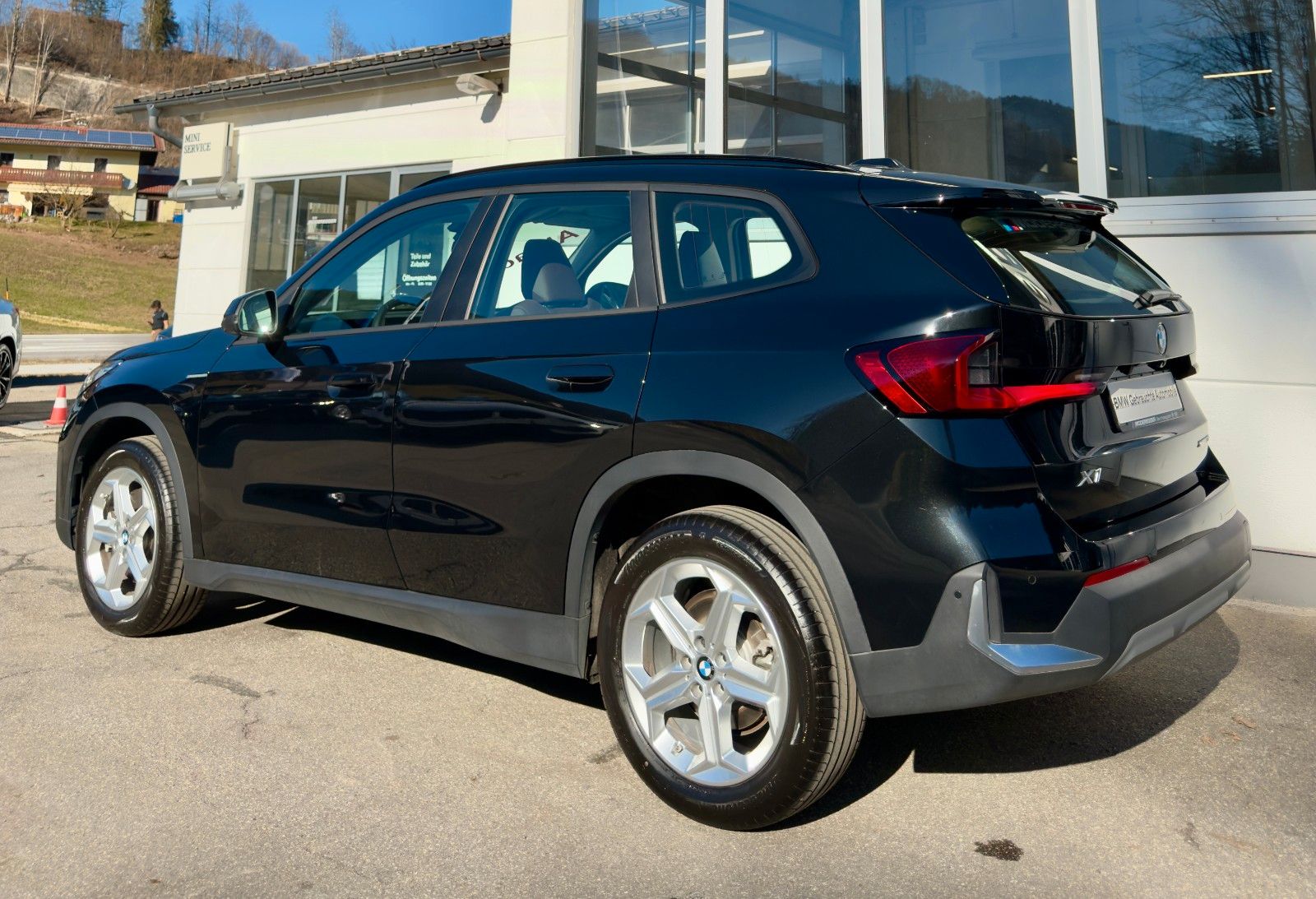 BMW X1 xDrive23i - Samsaru's Car Outlet