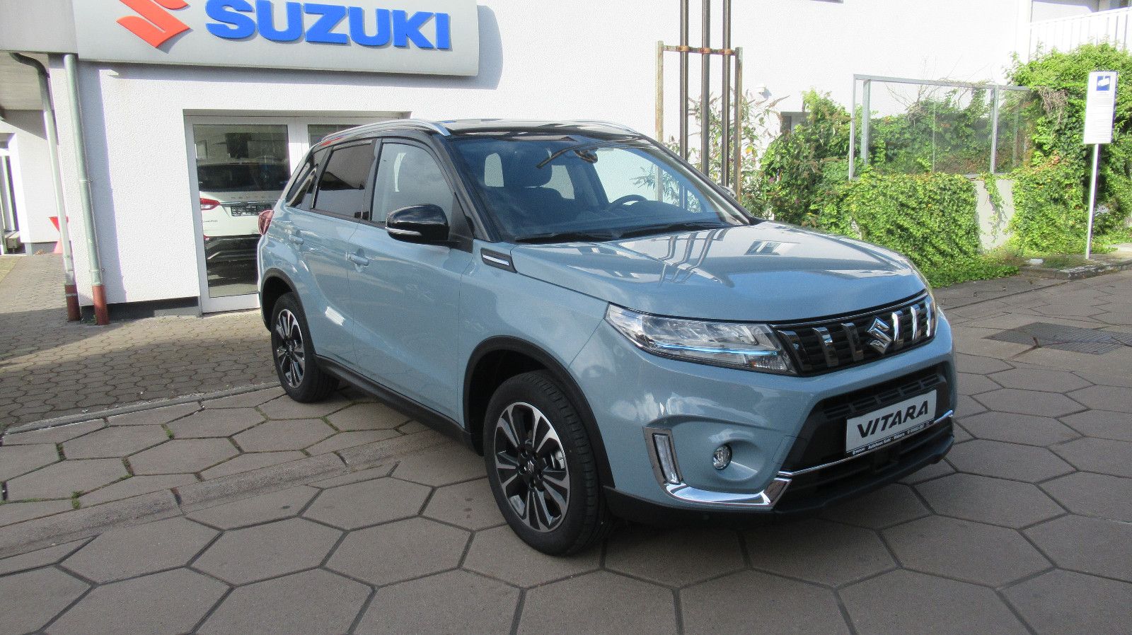Suzuki Vitara Hybrid Comfort - Samsaru's Car Outlet