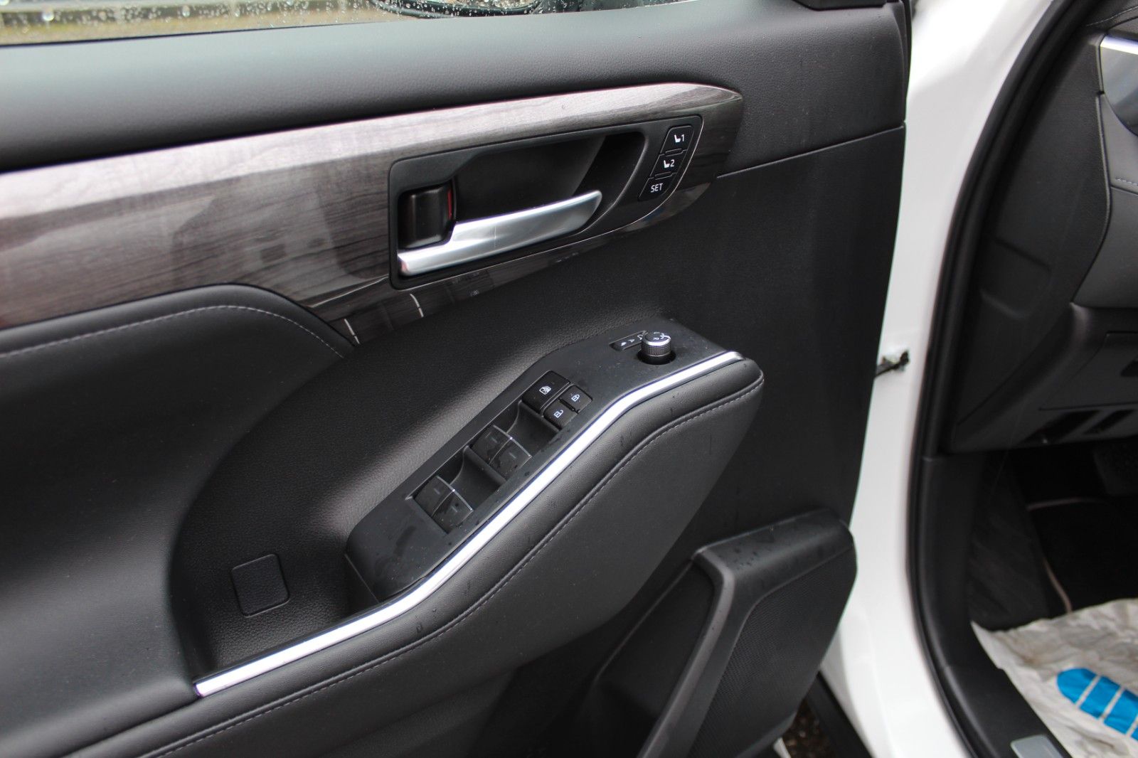 Toyota Highlander Hybrid Luxury*7-Sitzer*PANO*1.Hd.*ACC