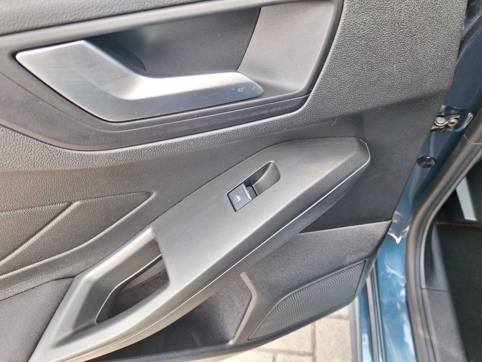 Ford Focus Turnier ST-Line X AHK NAVI LED PDC RFK LMF