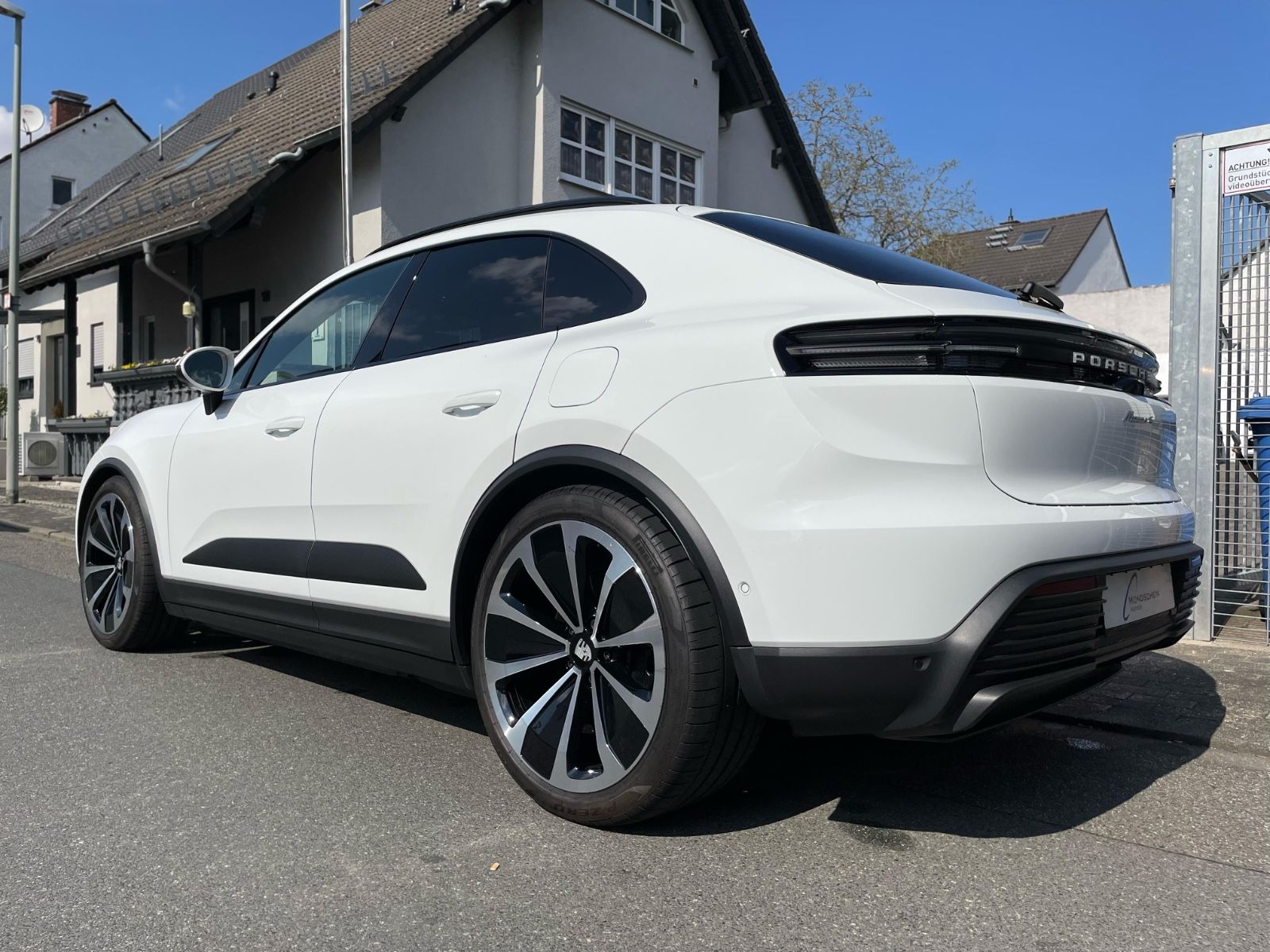 Porsche Macan 4 - Samsaru's Car Outlet