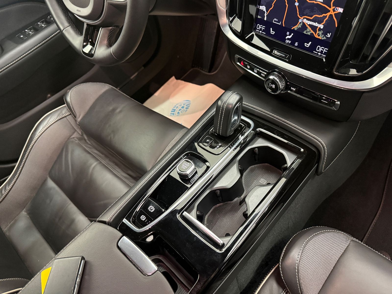 Volvo V60 Kombi Plus Dark Recharge Plug-In Hybrid AWD