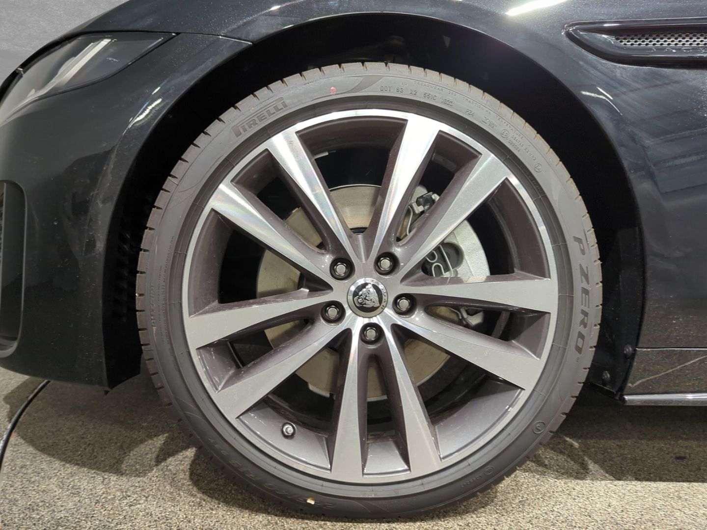 Jaguar XE D200 R-Dynamic HSE FAHRASSISTENZ-PAKET PANORA