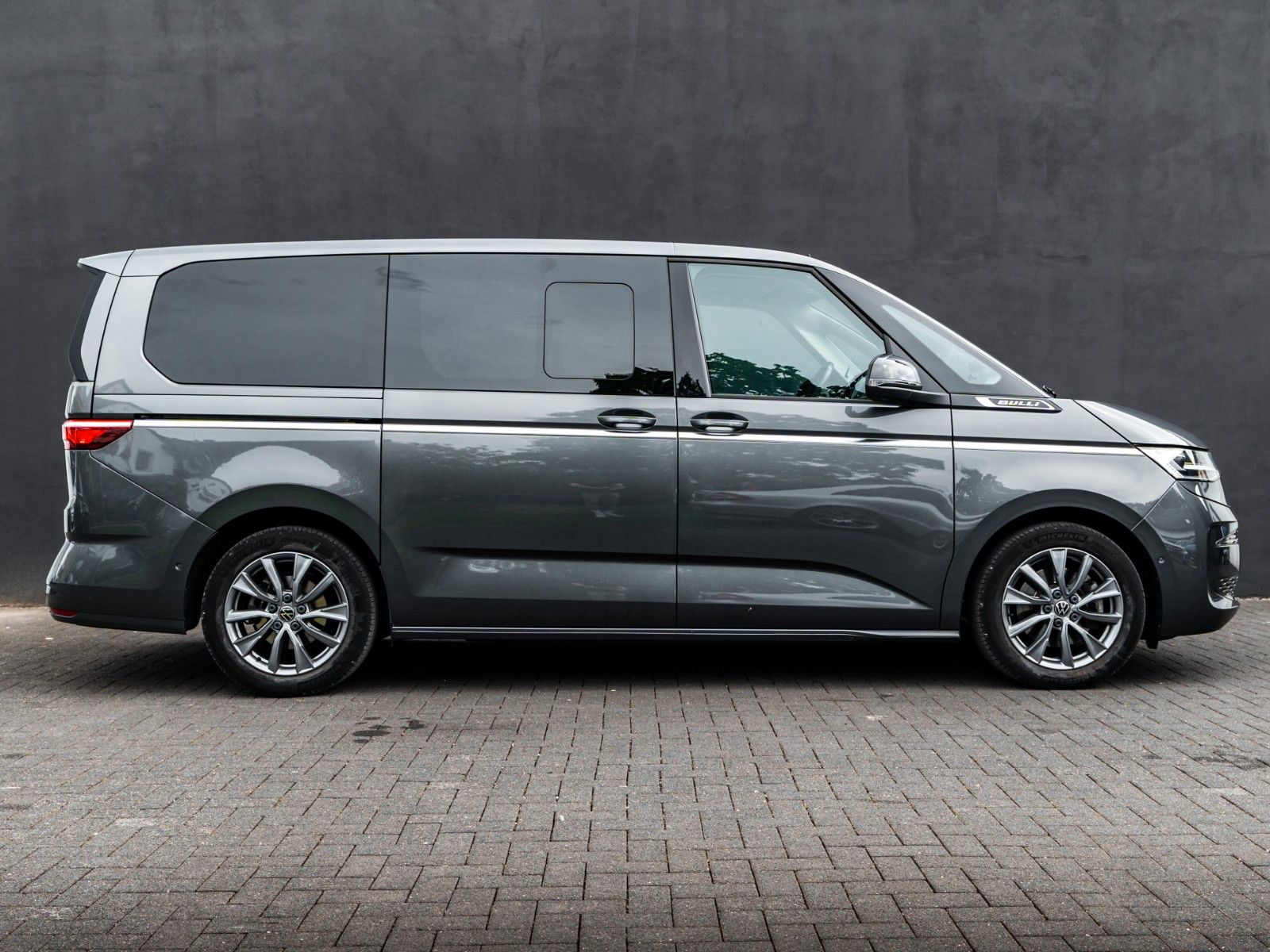 Volkswagen T7 Multivan LANG 100% VOLL TSDHZG LEDER PANO