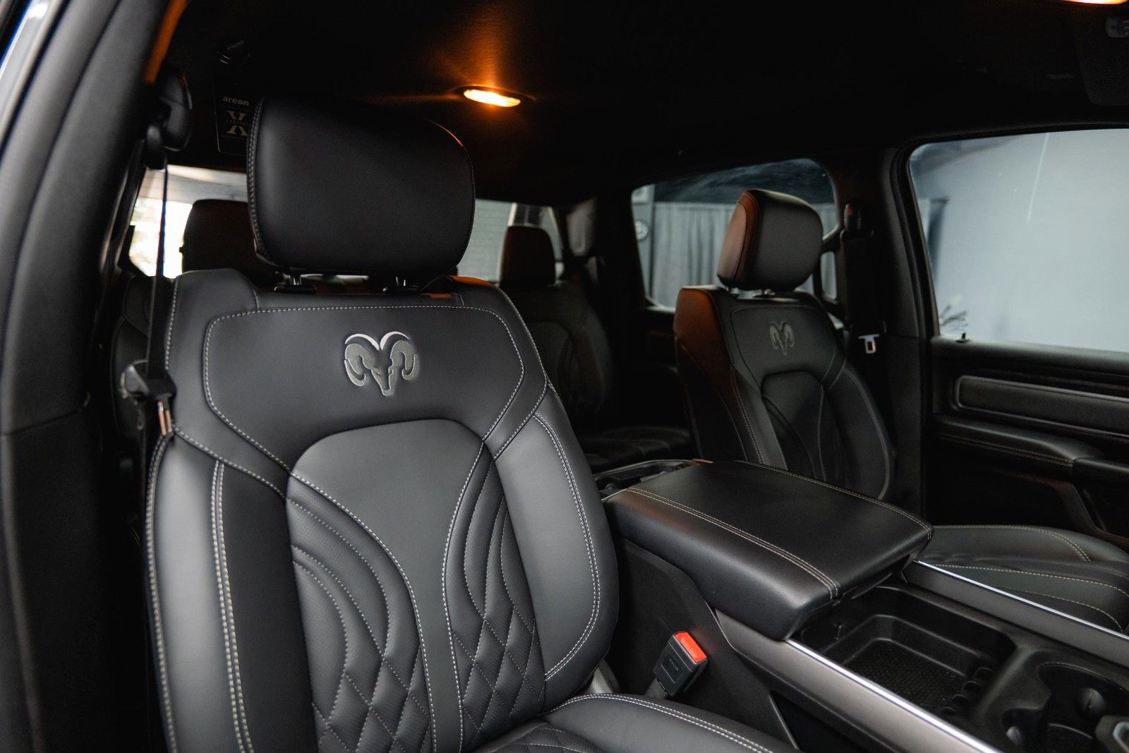 Dodge RAM 5.7 V8 HEMI 4x4 OFFROAD Night-Paket *LED*19%