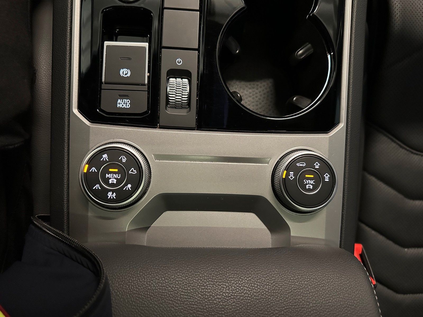 Volkswagen Touareg R-Line 4Motion Black - Samsaru's Car Outlet