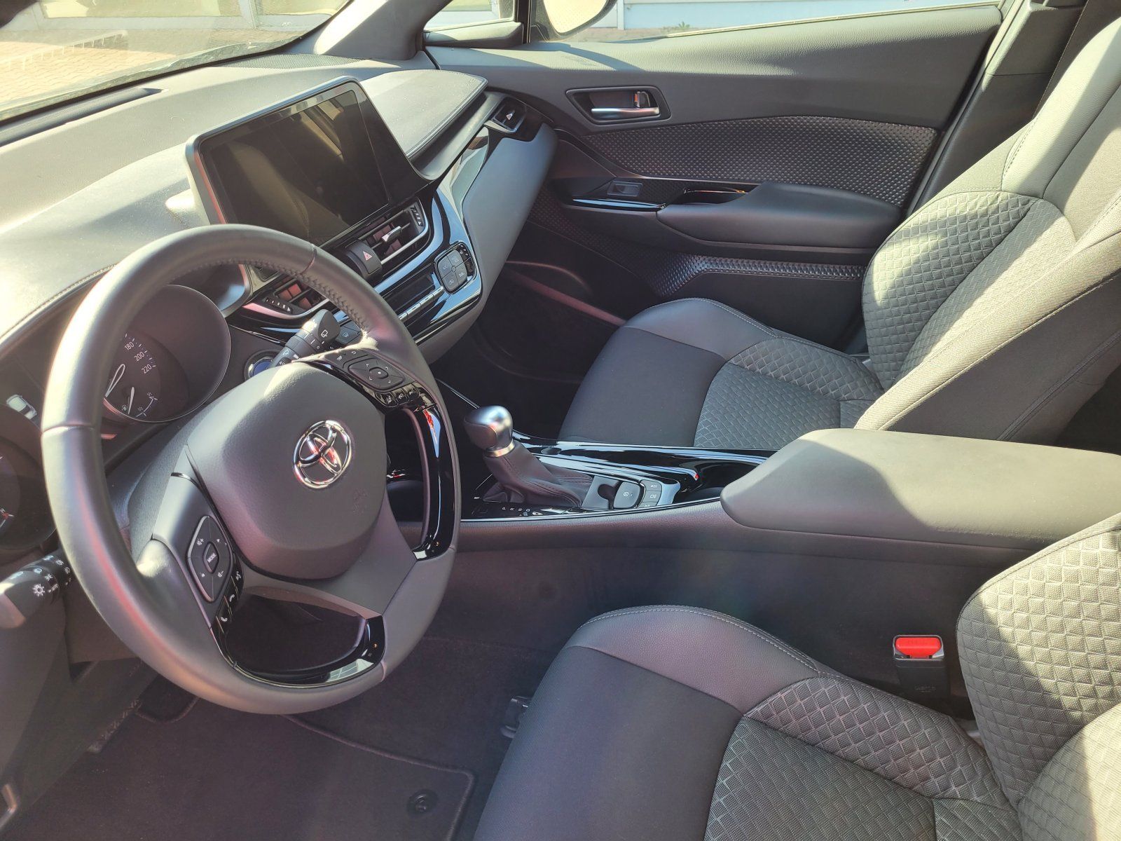 Toyota C-HR - 184 PS Systemleistung Hybrid Team D