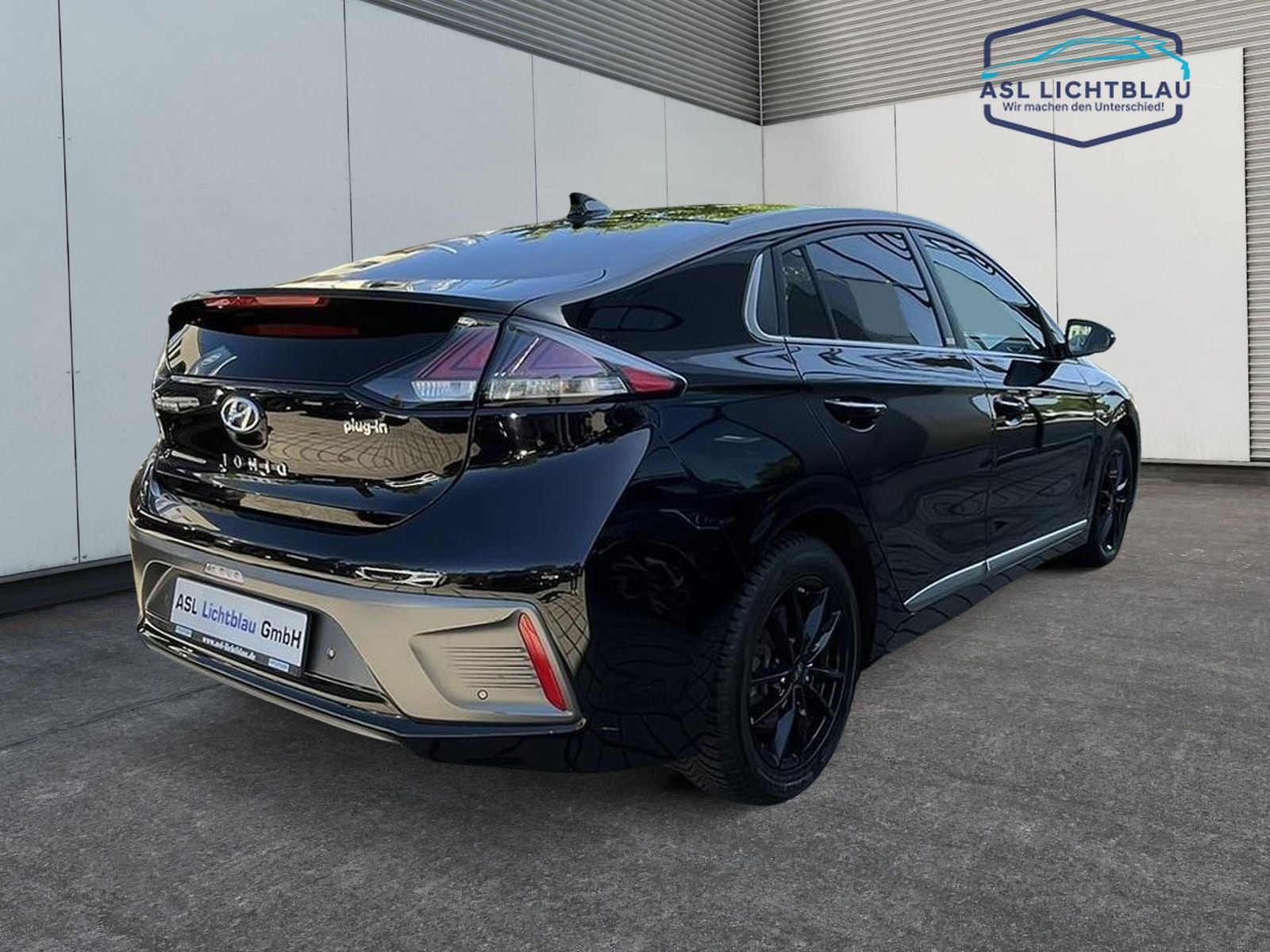 Hyundai IONIQ Facelift Plug-In Hybrid Premium - Samsaru's Car Outlet
