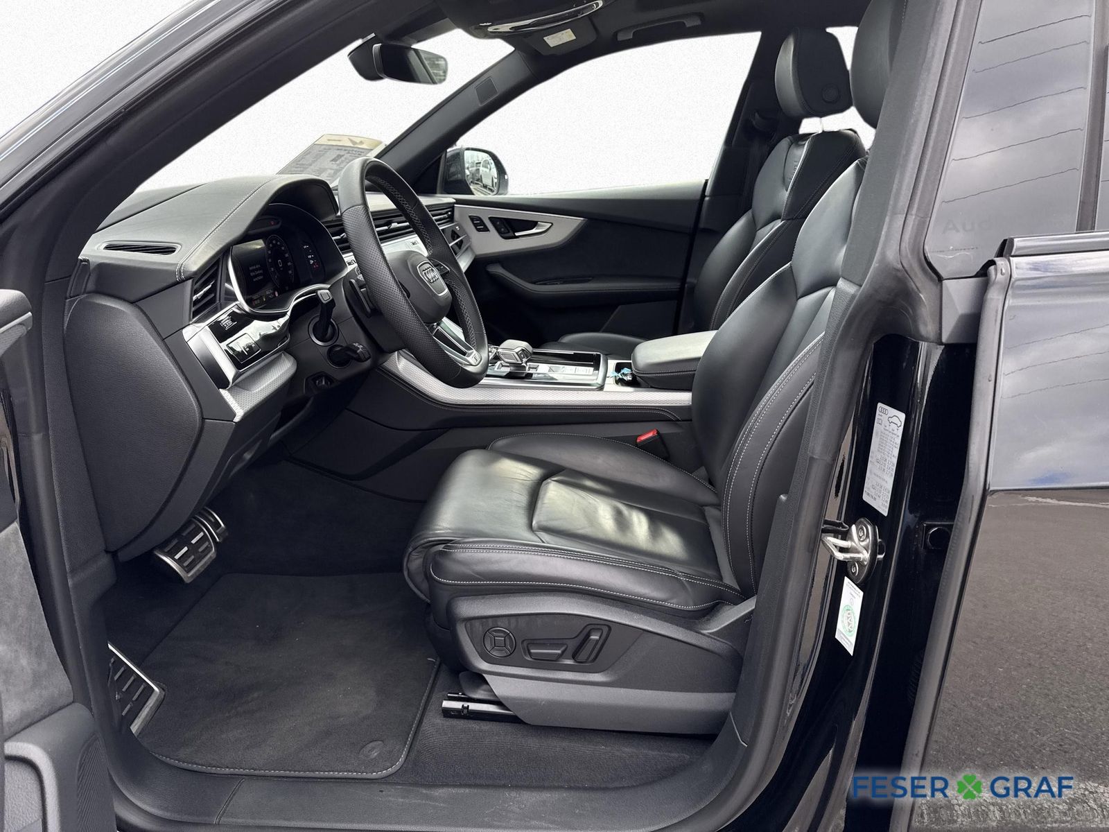 Audi Q8 50 TDI qu. tiptr. - PANO - AHK - 2 x S LINE