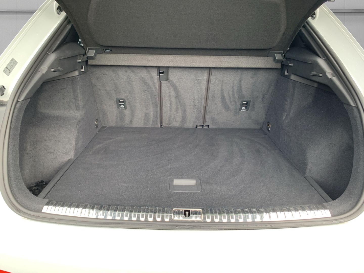 Audi Q3 45 TFSI quattro advanced - Samsaru's Car Outlet