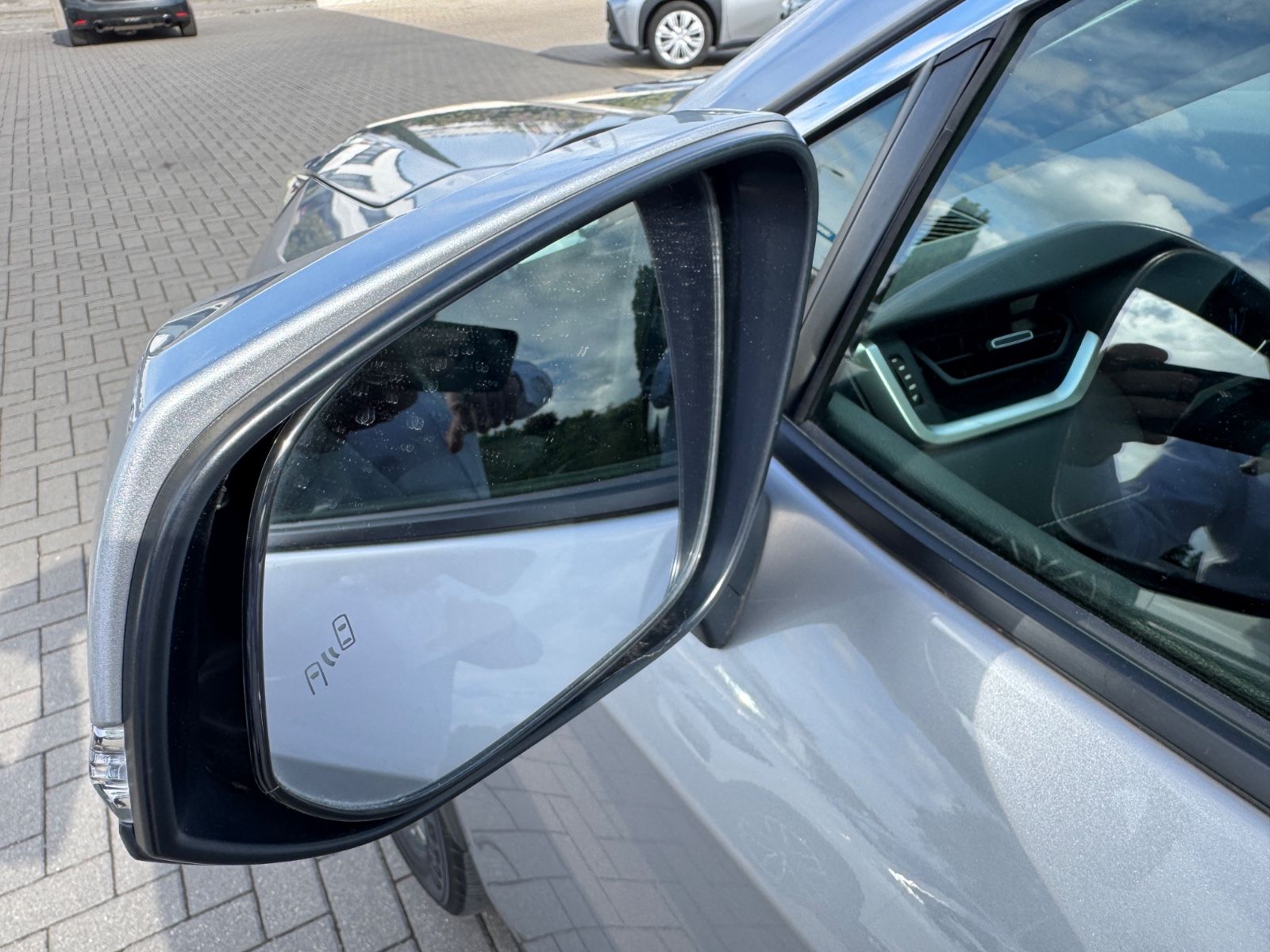 Toyota RAV 4 RAV4 Hybrid 4x4 Lounge - Samsaru's Car Outlet