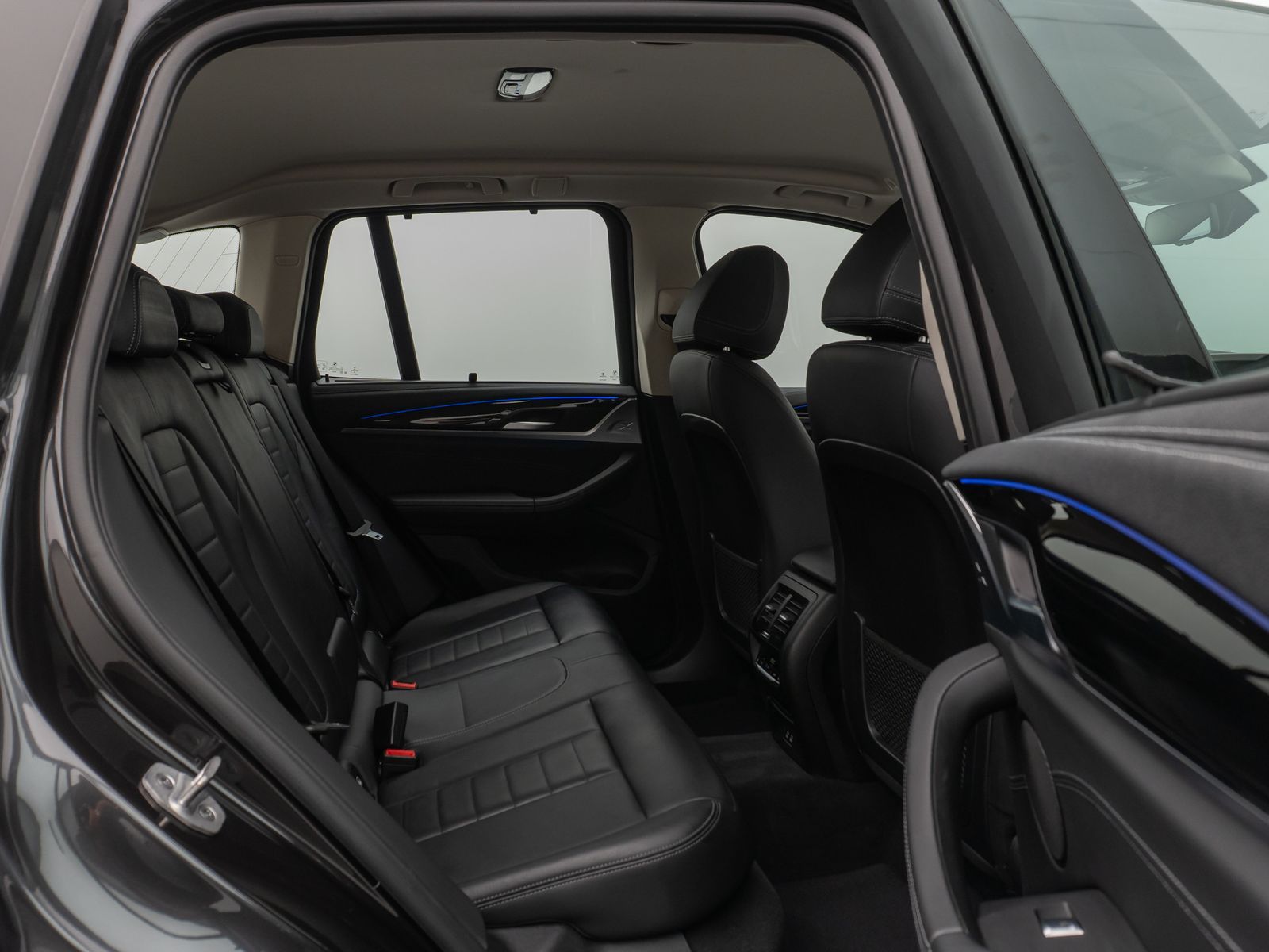 BMW X3 xD30d LuxuryLine - Samsaru's Car Outlet