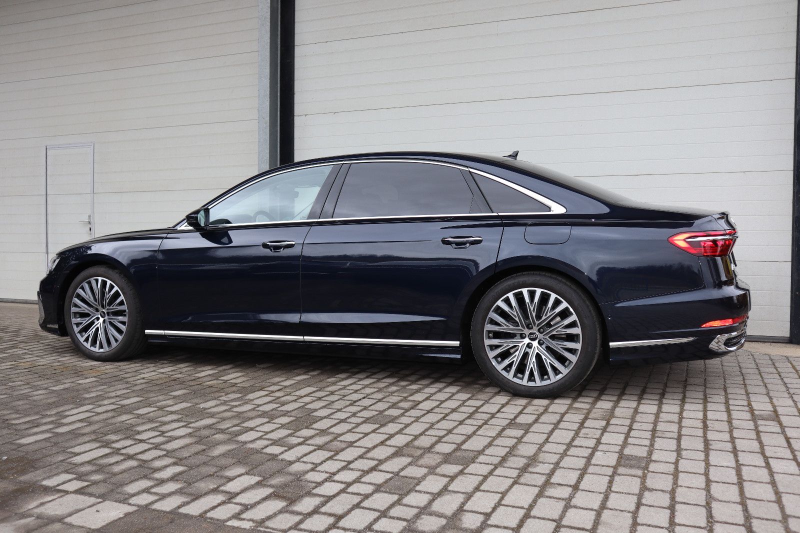 Audi A8L 60 TFSIe lang exclusive - Samsaru's Car Outlet