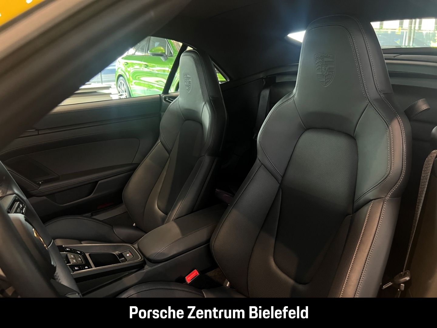 Porsche 992 911 Carrera 4 GTS Cabrio HA-Lenkung LED BOSE