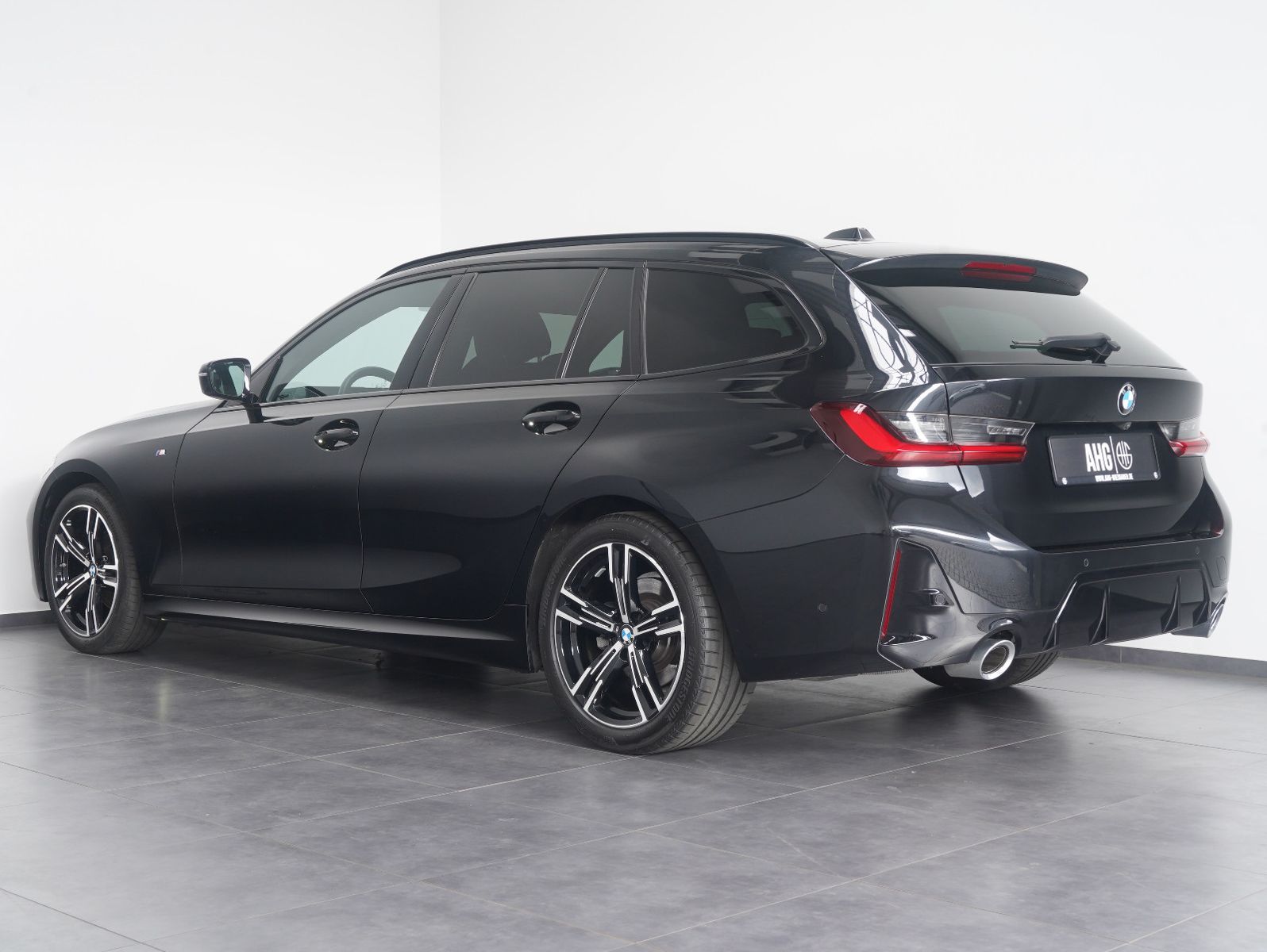BMW 320 d xDrive Touring M Sport - Samsaru's Car Outlet