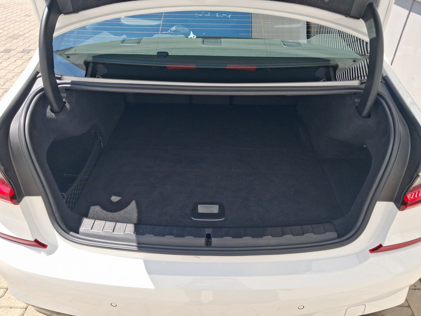 BMW 320e Lim M Sport - Samsaru's Car Outlet