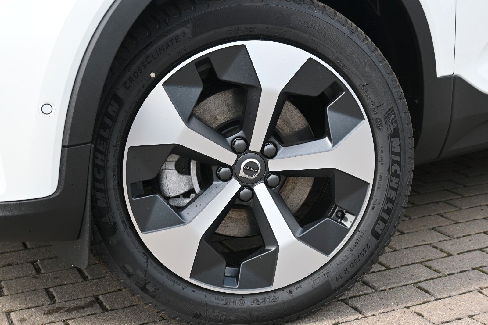 Volvo XC40 B4 DKG Plus Dark*FSHZG*360°*ACC*Allwetter