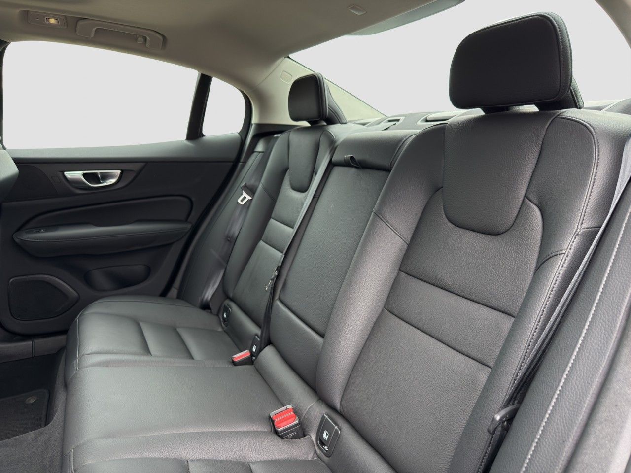 Volvo S60 B4 Plus Dark/Leder/Navi/Pano/Standhz/20Zoll