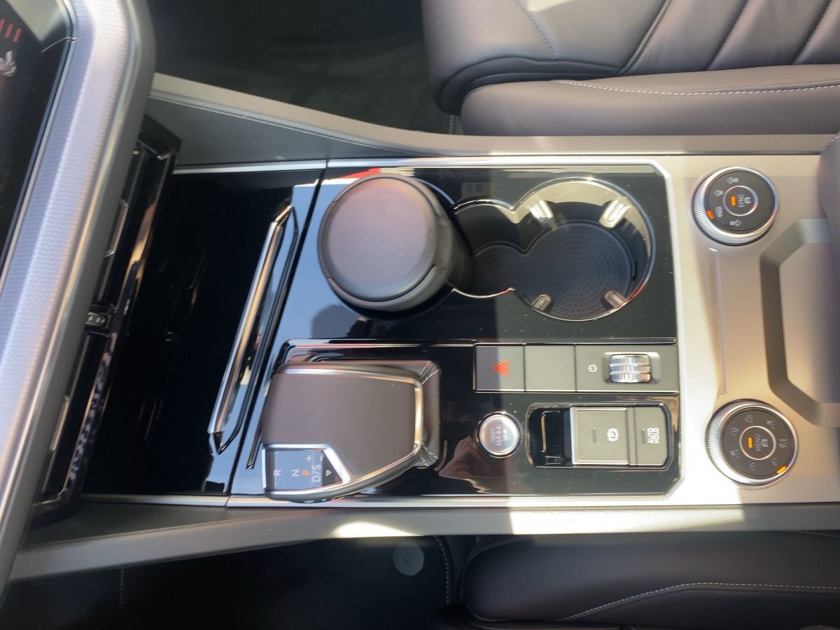 Volkswagen Touareg 3.0 V6 TDI DSG 4M R-Line - Samsaru's Car Outlet