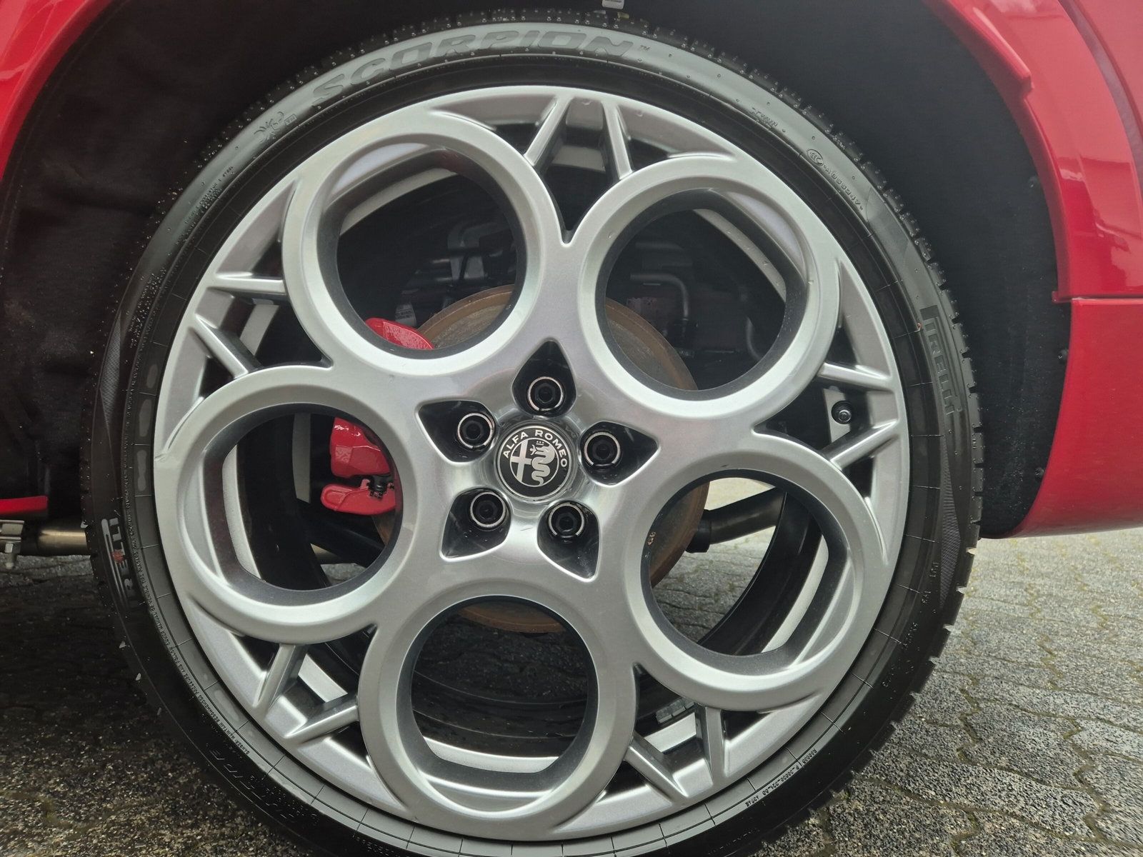 Alfa Romeo Tributo Italiano Plug-in-Hybrid Benzin AT Allrad