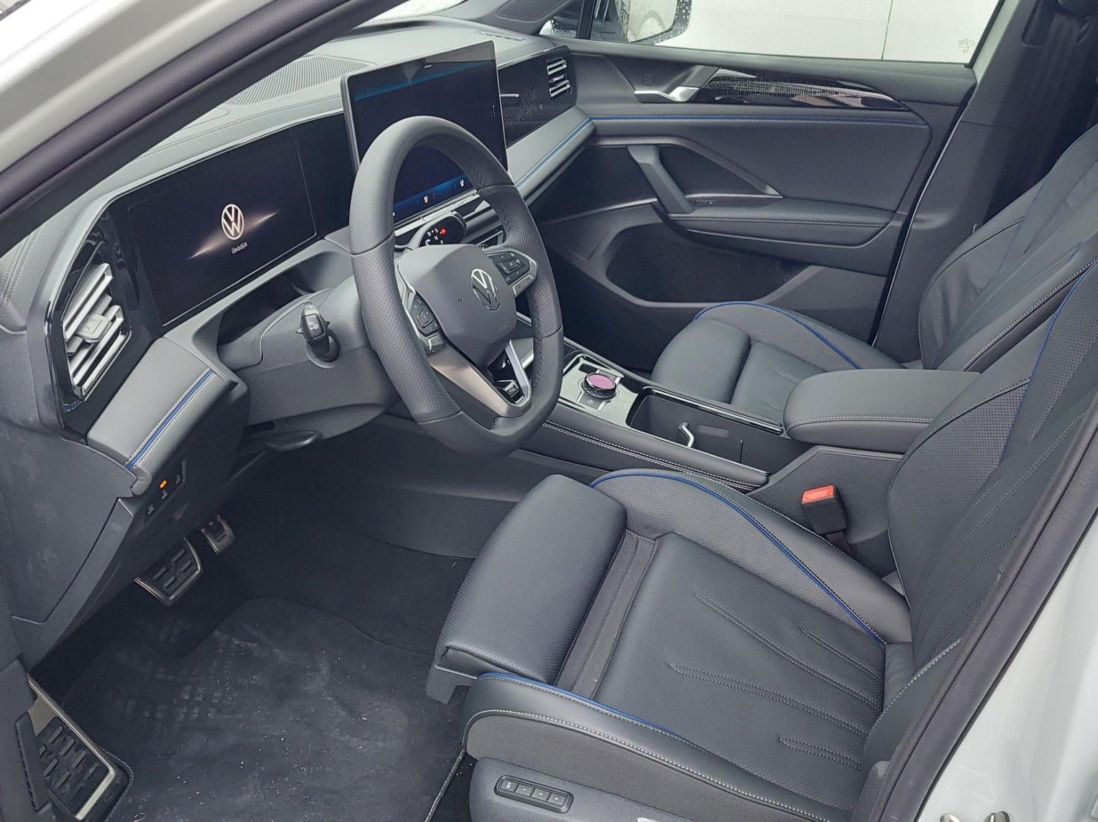 Volkswagen Tiguan TDI R-Line AHK 20Z Area Black Leder Pano