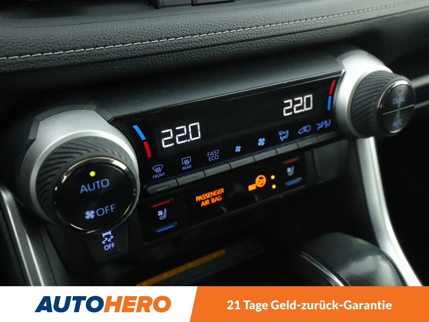 Toyota RAV 4 2.5 Hybrid 4x4 Lounge - Samsaru's Car Outlet
