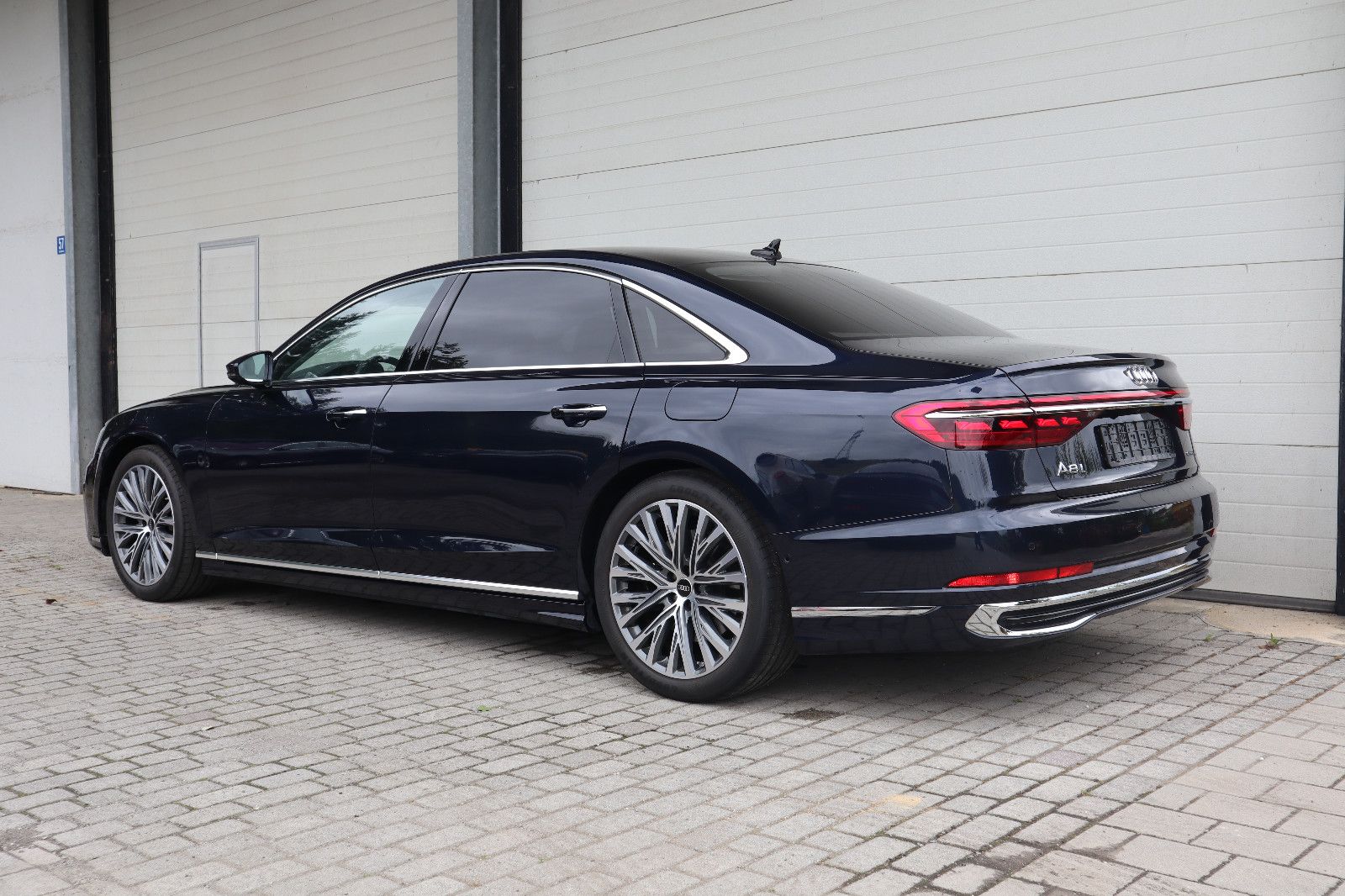 Audi A8L 60 TFSI e lang exclusive - Samsaru's Car Outlet