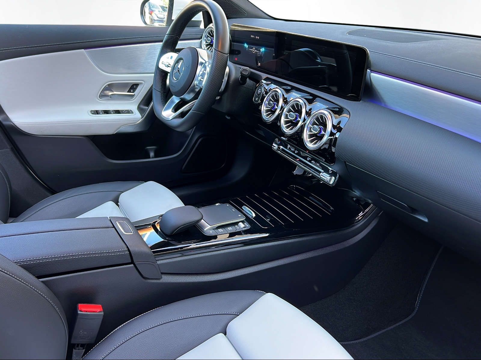 Mercedes-Benz CLA 180 AMG-Line - Samsaru's Car Outlet