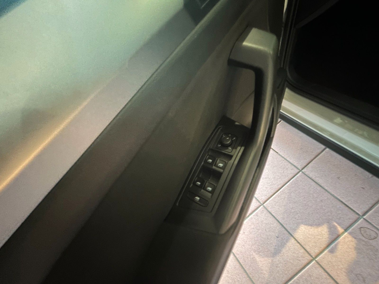 Volkswagen T-ROC Life - Samsaru's Car Outlet
