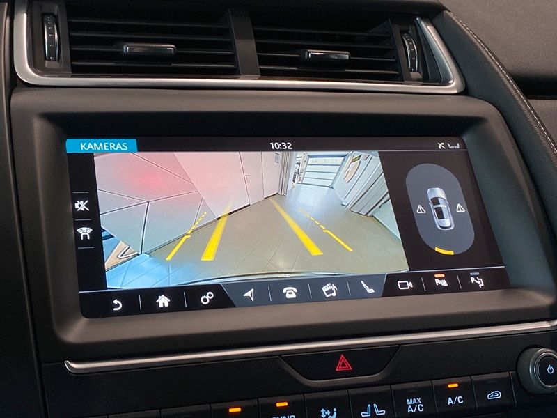 Jaguar E-Pace P250 AWD R-Dynamic SE Black Navi Pano ACC