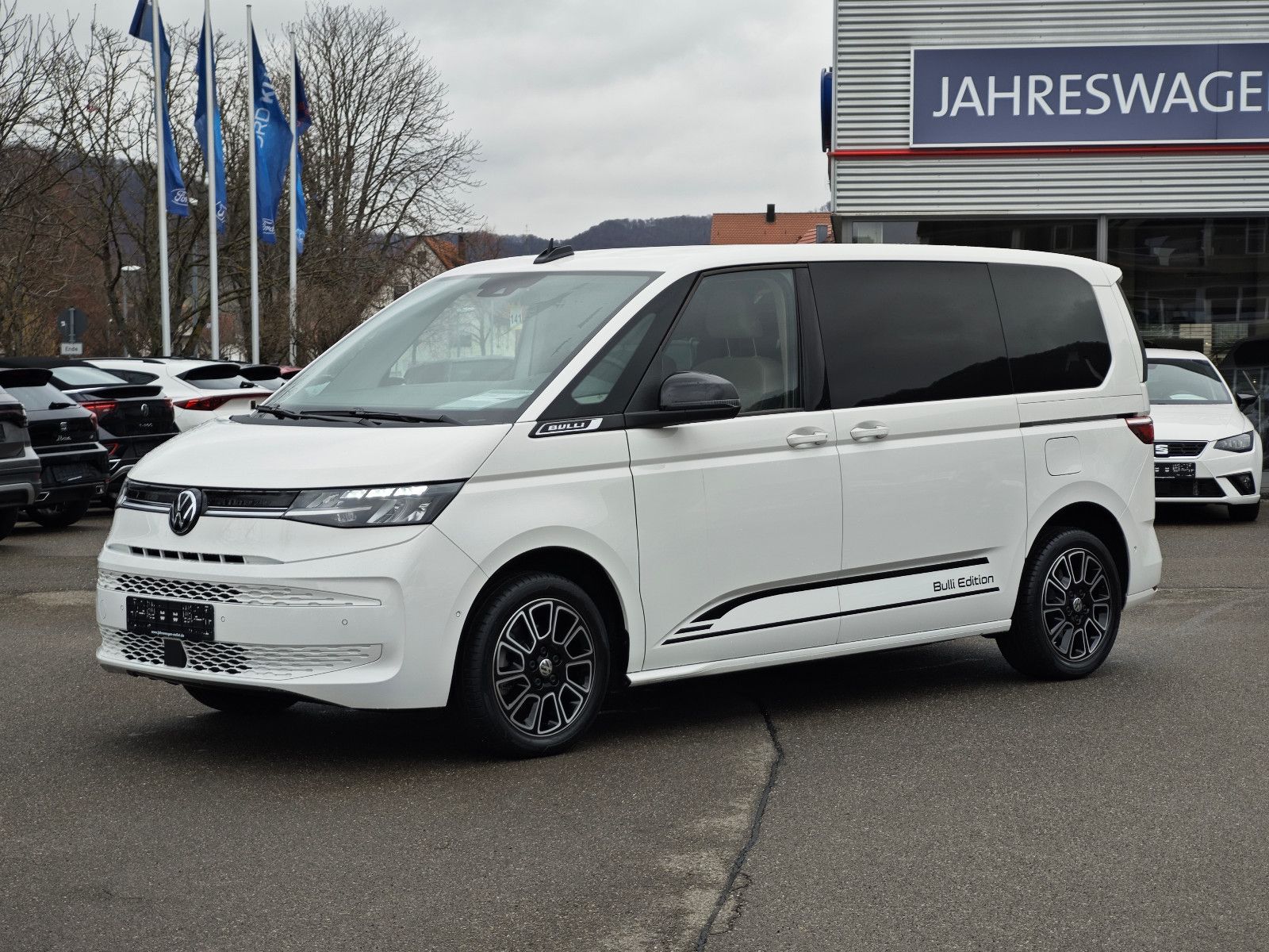 Volkswagen T7 Multivan Life - Samsaru's Car Outlet