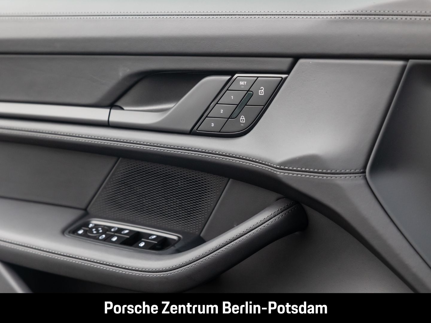 Porsche Taycan 4 Cross Turismo HD-Matrix InnoDrive 21-Zo