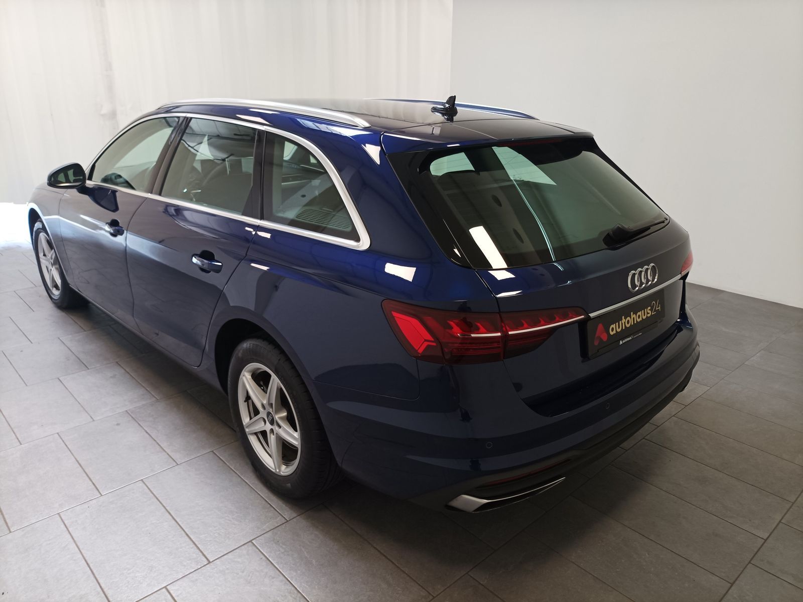 Audi A4 35 2.0 TDI Avant - Samsaru's Car Outlet