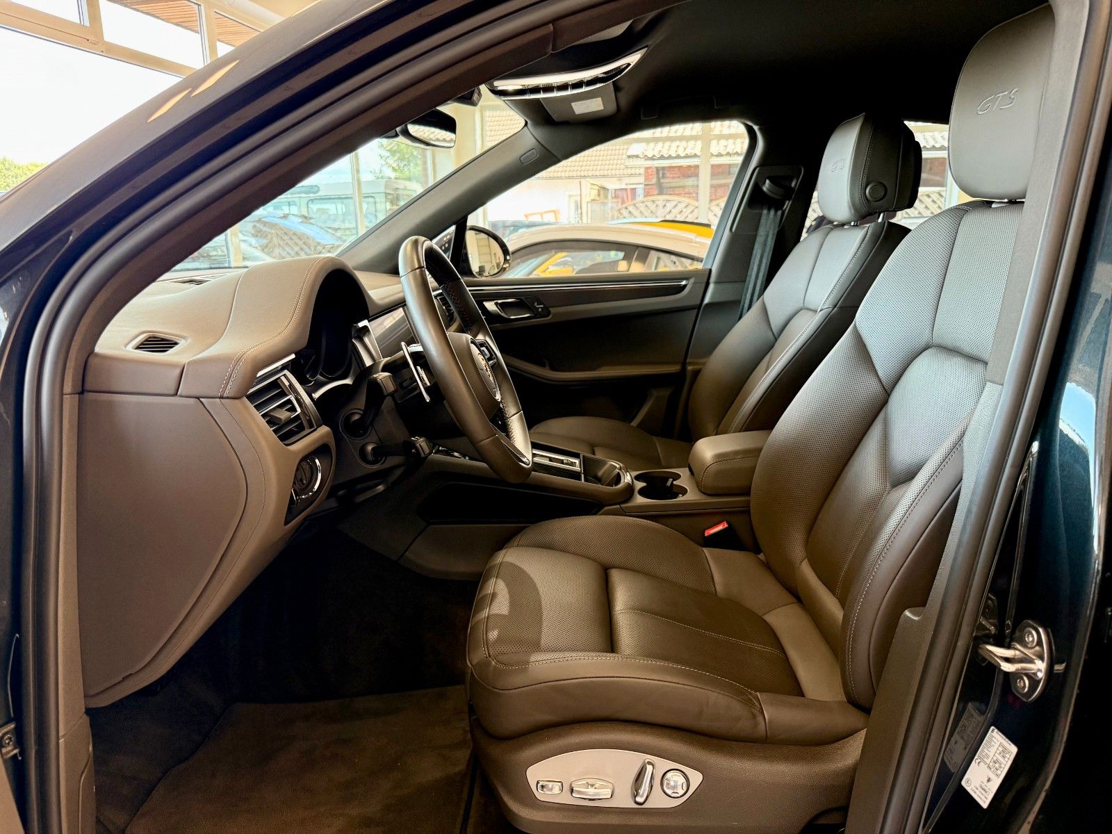 Porsche Macan GTS Luftfederung/AHK/ACC/Burmester/360