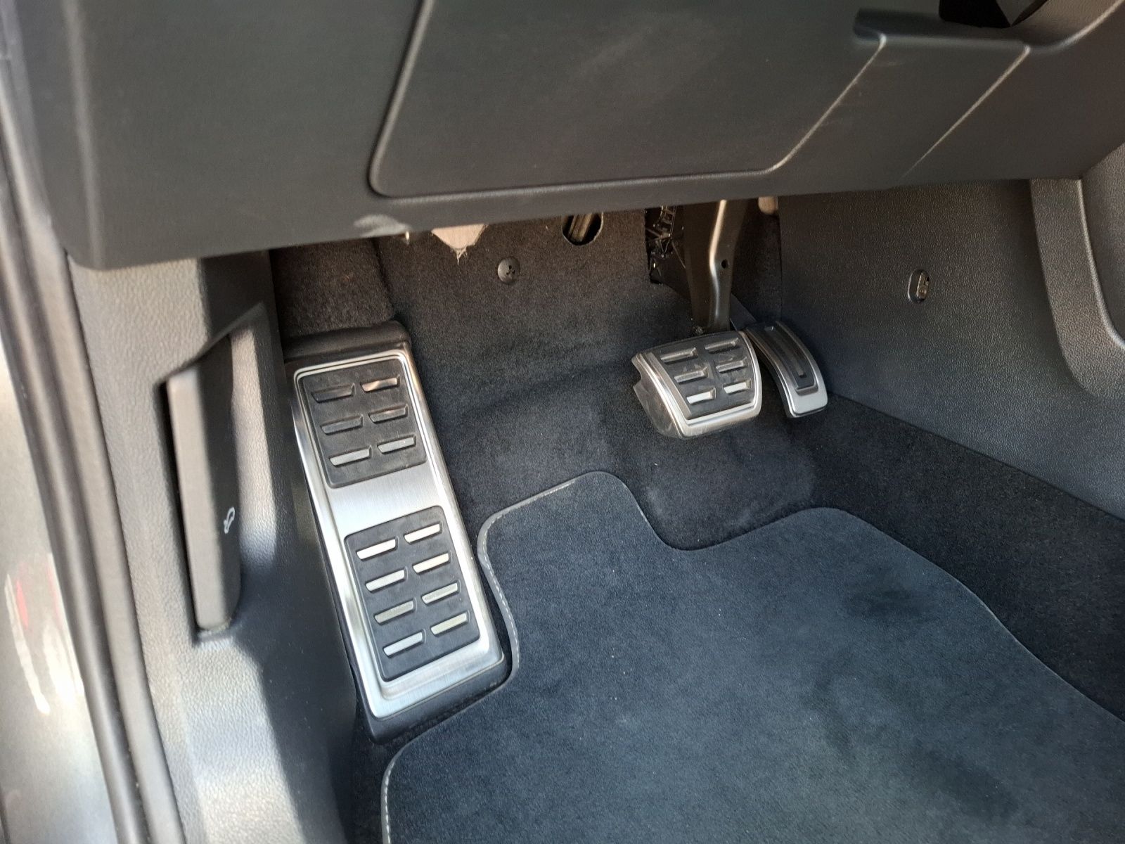 Volkswagen T-Roc TSI R-Line DSG 4M - Samsaru's Car Outlet