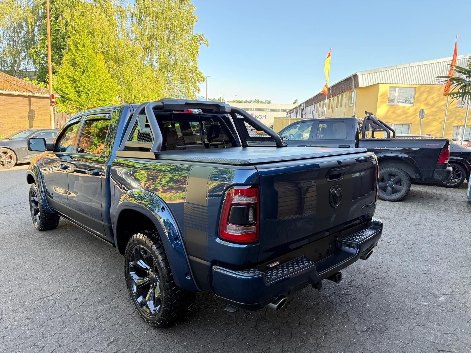 Dodge V8*4X4*PANO*12"RADIO*El.-TRITT*AHK*NAVI*GARANTIE
