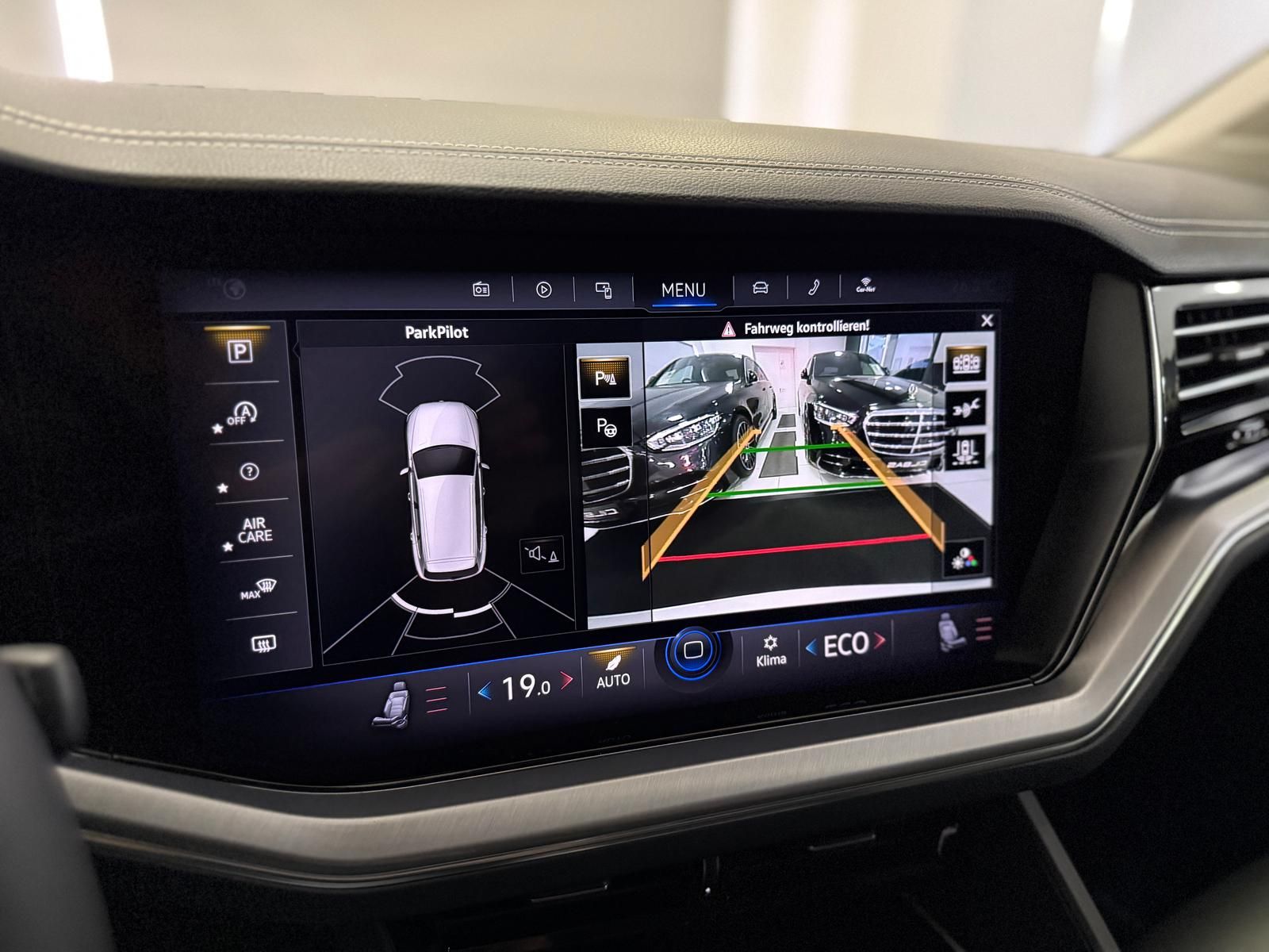 Volkswagen Touareg Elegance 4Motion - Samsaru's Car Outlet