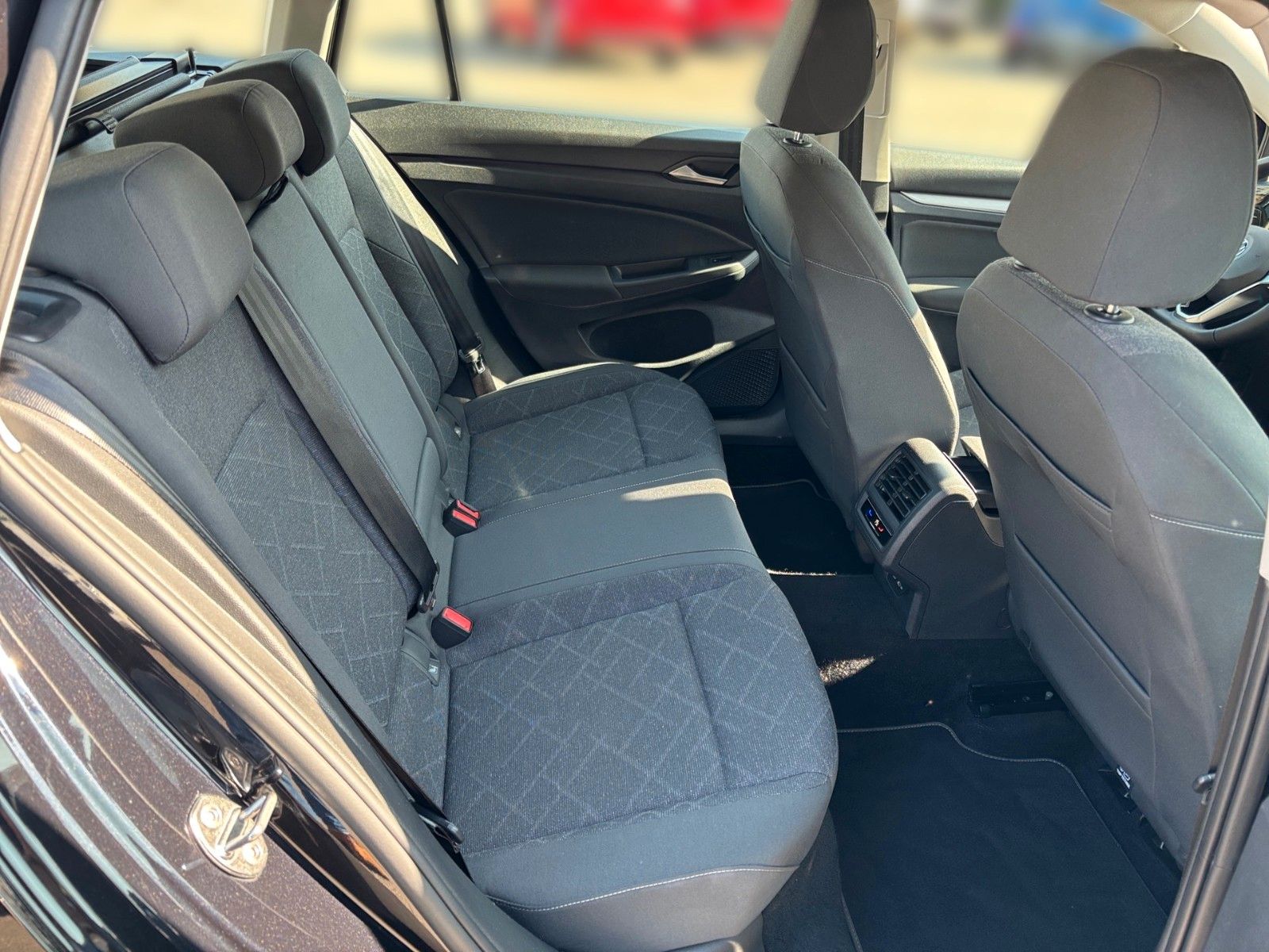 Volkswagen Golf VIII Variant Life - Samsaru's Car Outlet